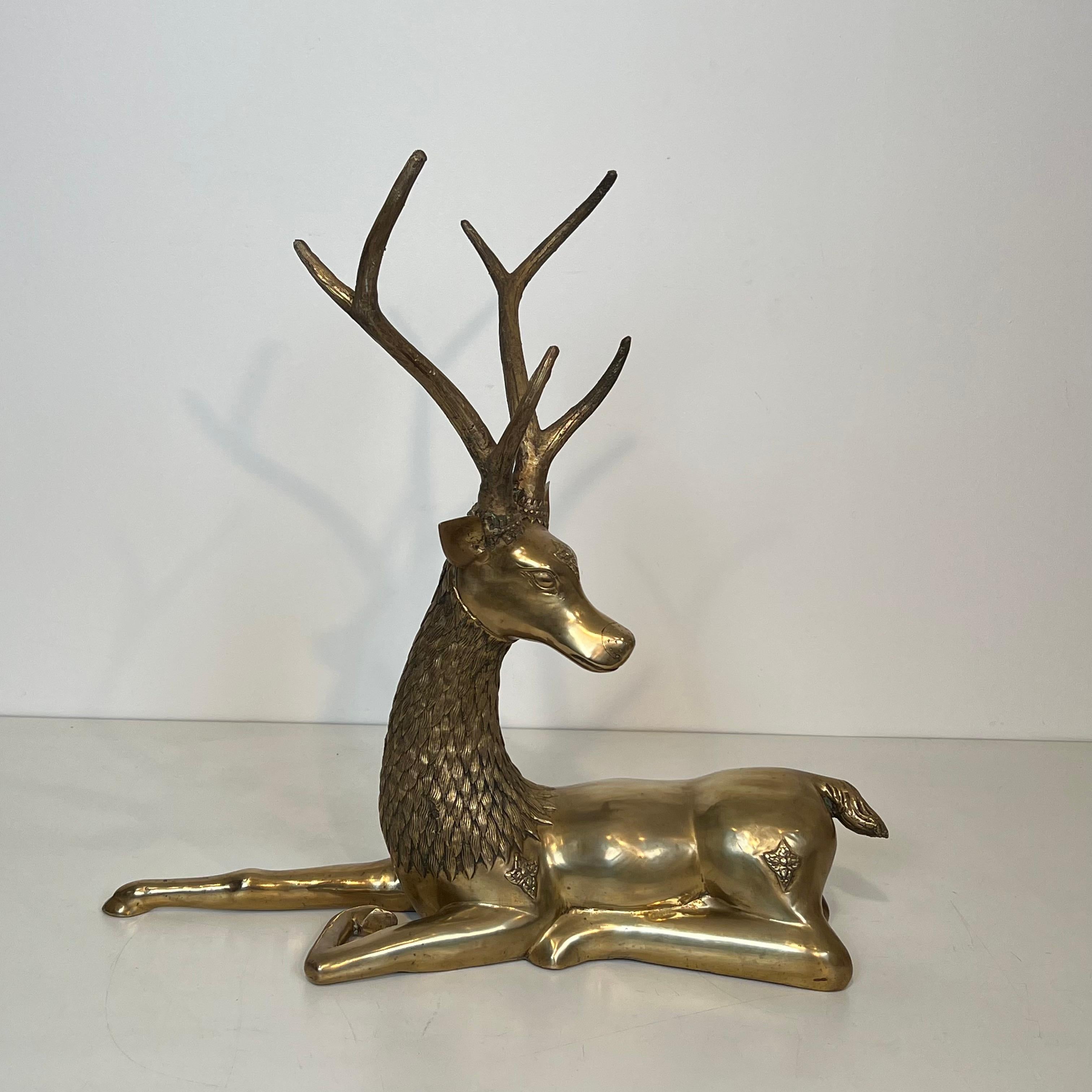 Large Bronze Lying Deer Engraved with Shamanic Motifs en vente 6