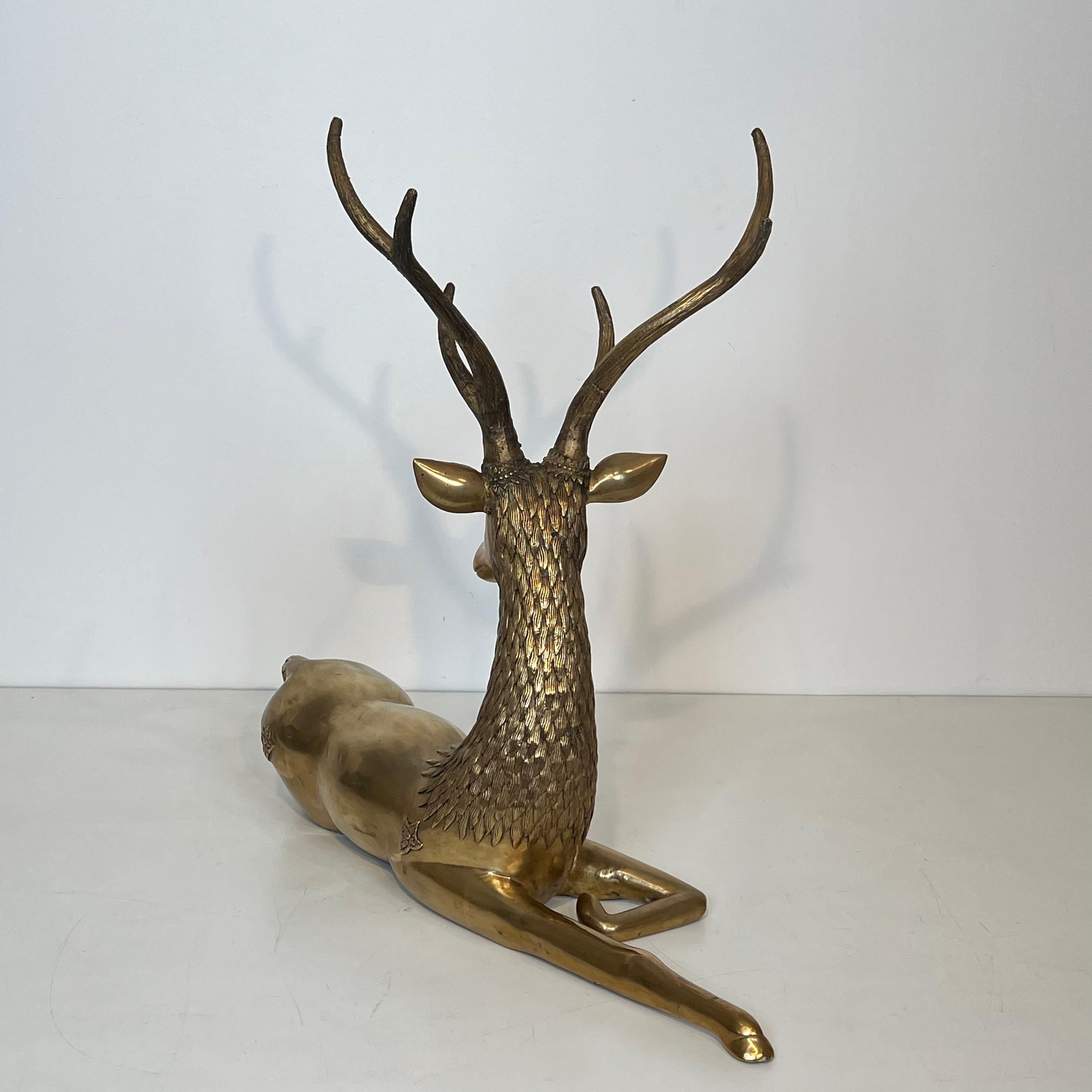 Large Bronze Lying Deer Engraved with Shamanic Motifs en vente 7