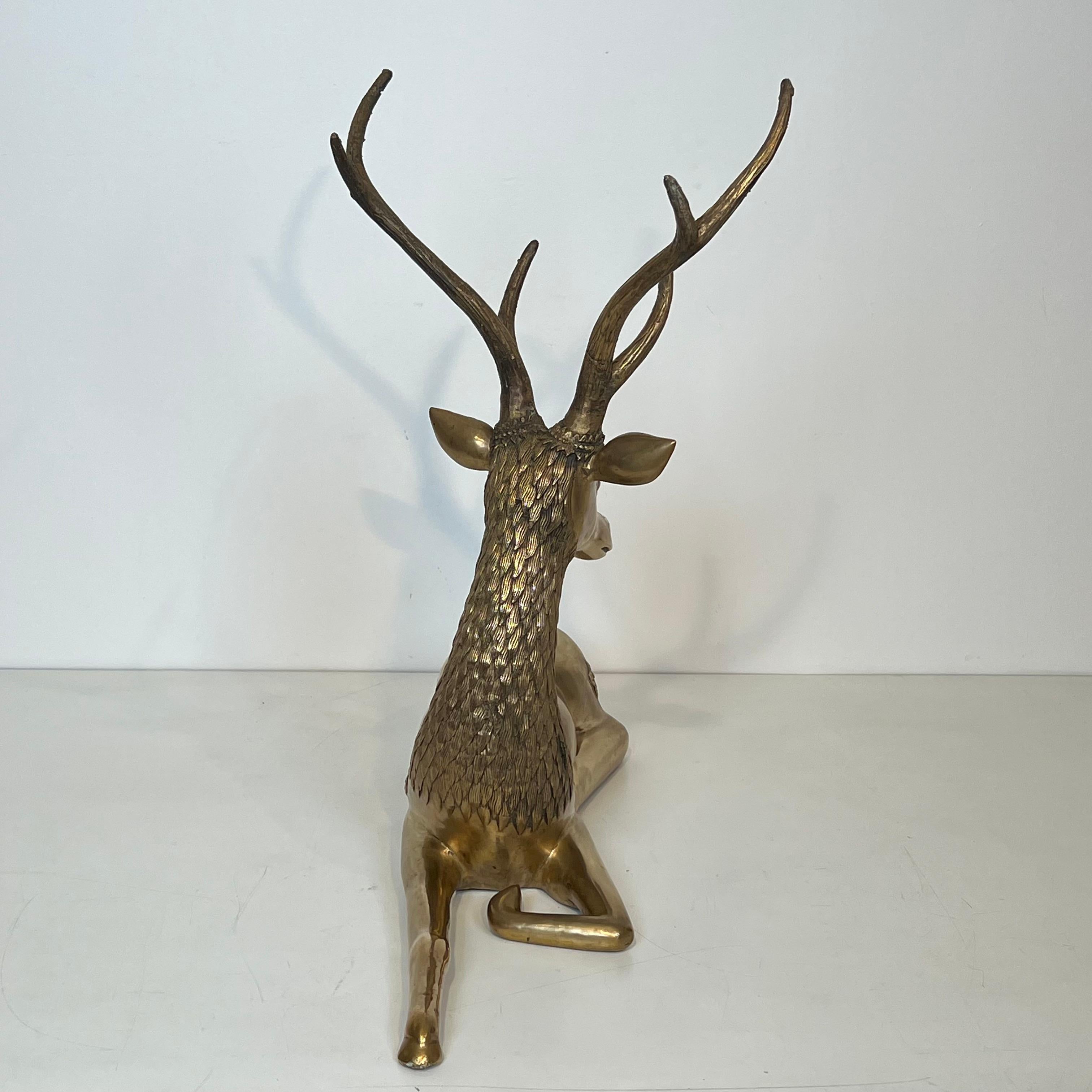 Large Bronze Lying Deer Engraved with Shamanic Motifs en vente 8