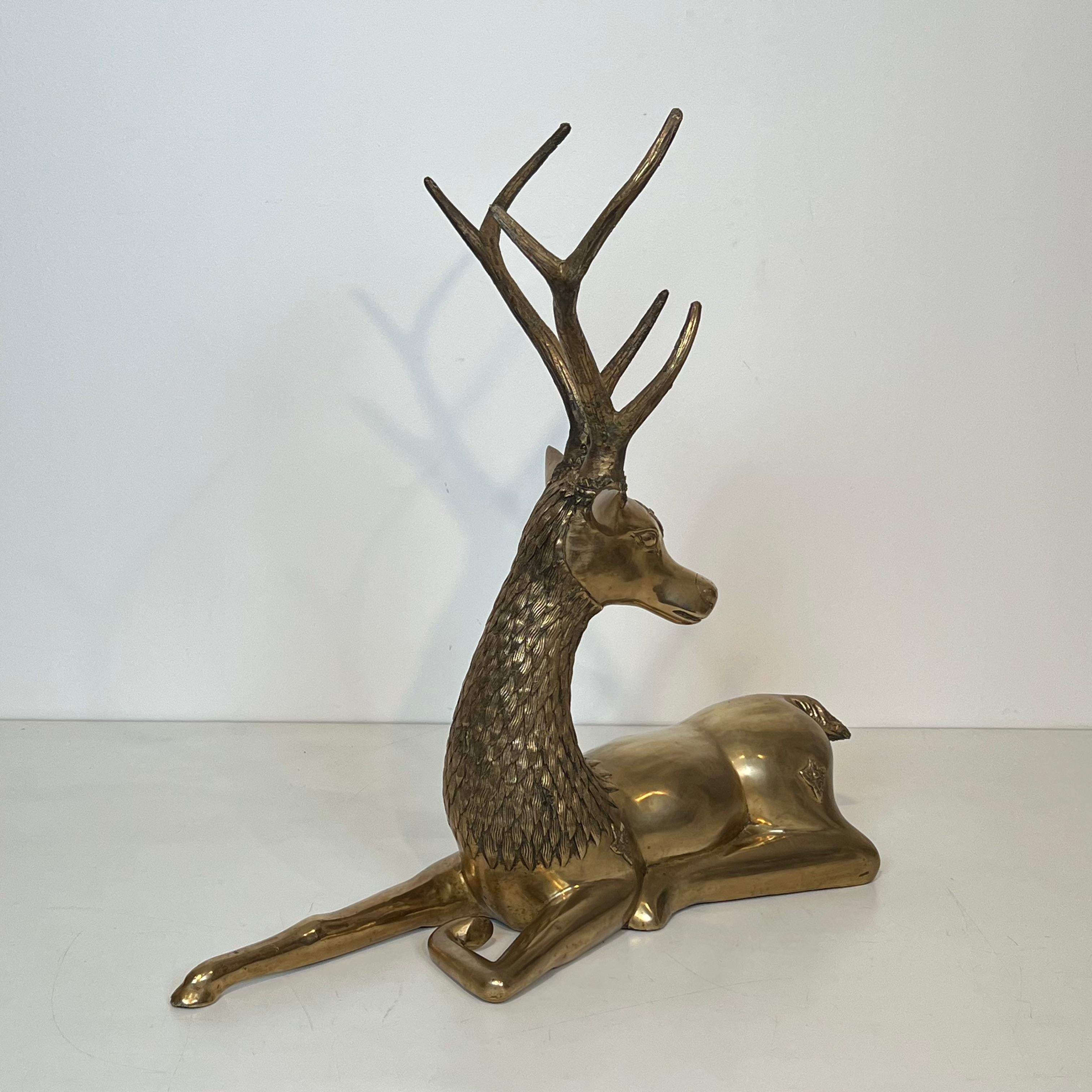 Large Bronze Lying Deer Engraved with Shamanic Motifs en vente 9