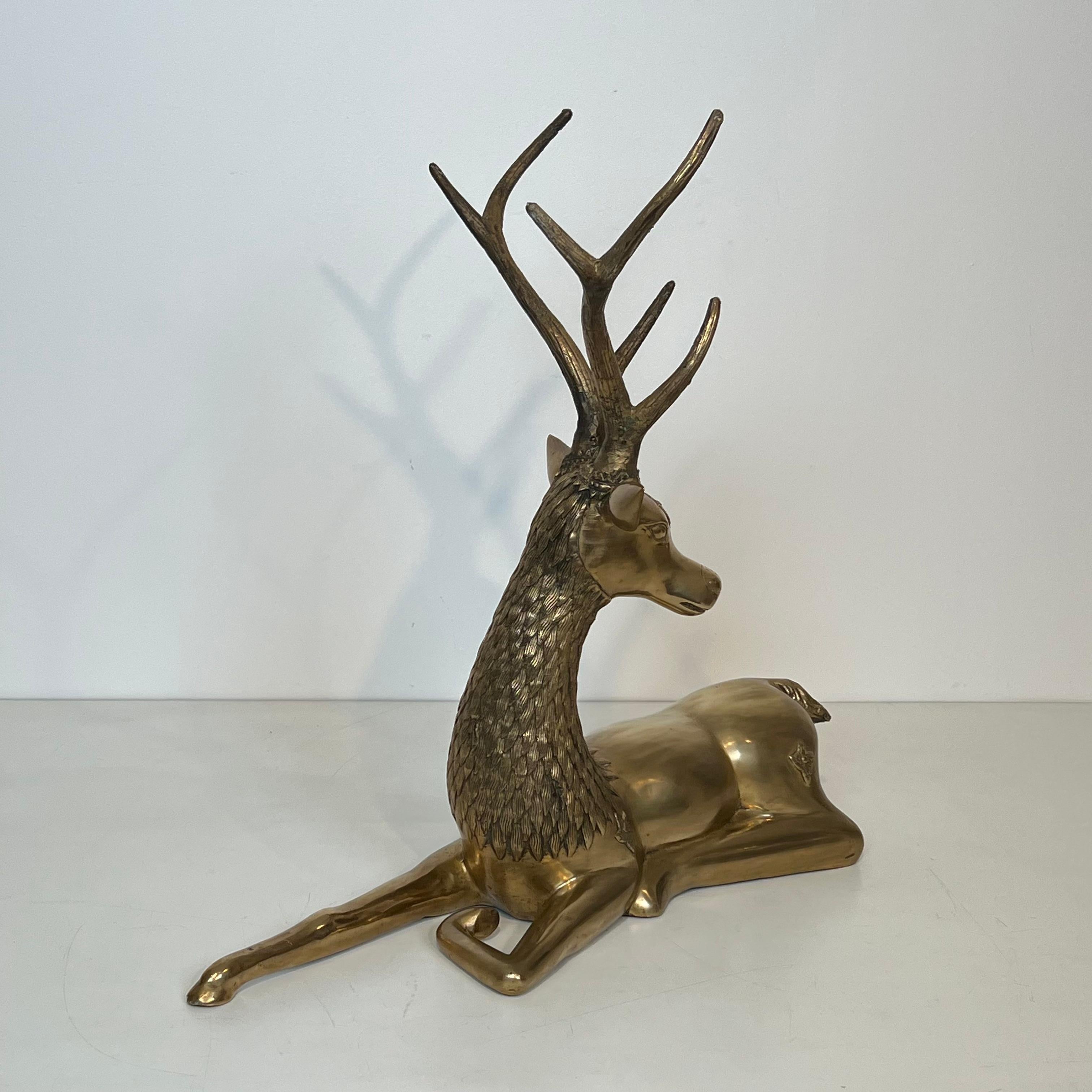 Large Bronze Lying Deer Engraved with Shamanic Motifs en vente 11