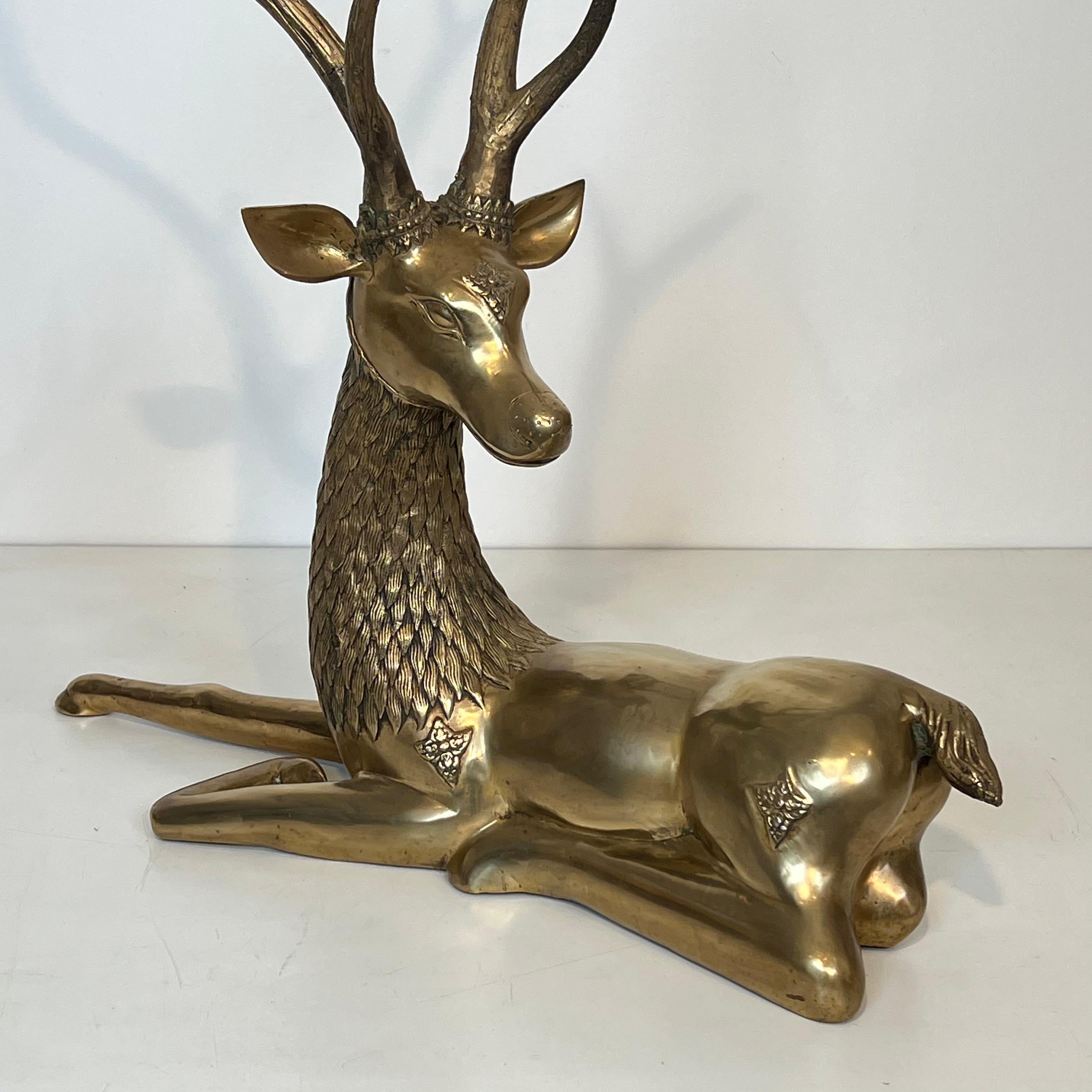 Large Bronze Lying Deer Engraved with Shamanic Motifs en vente 1