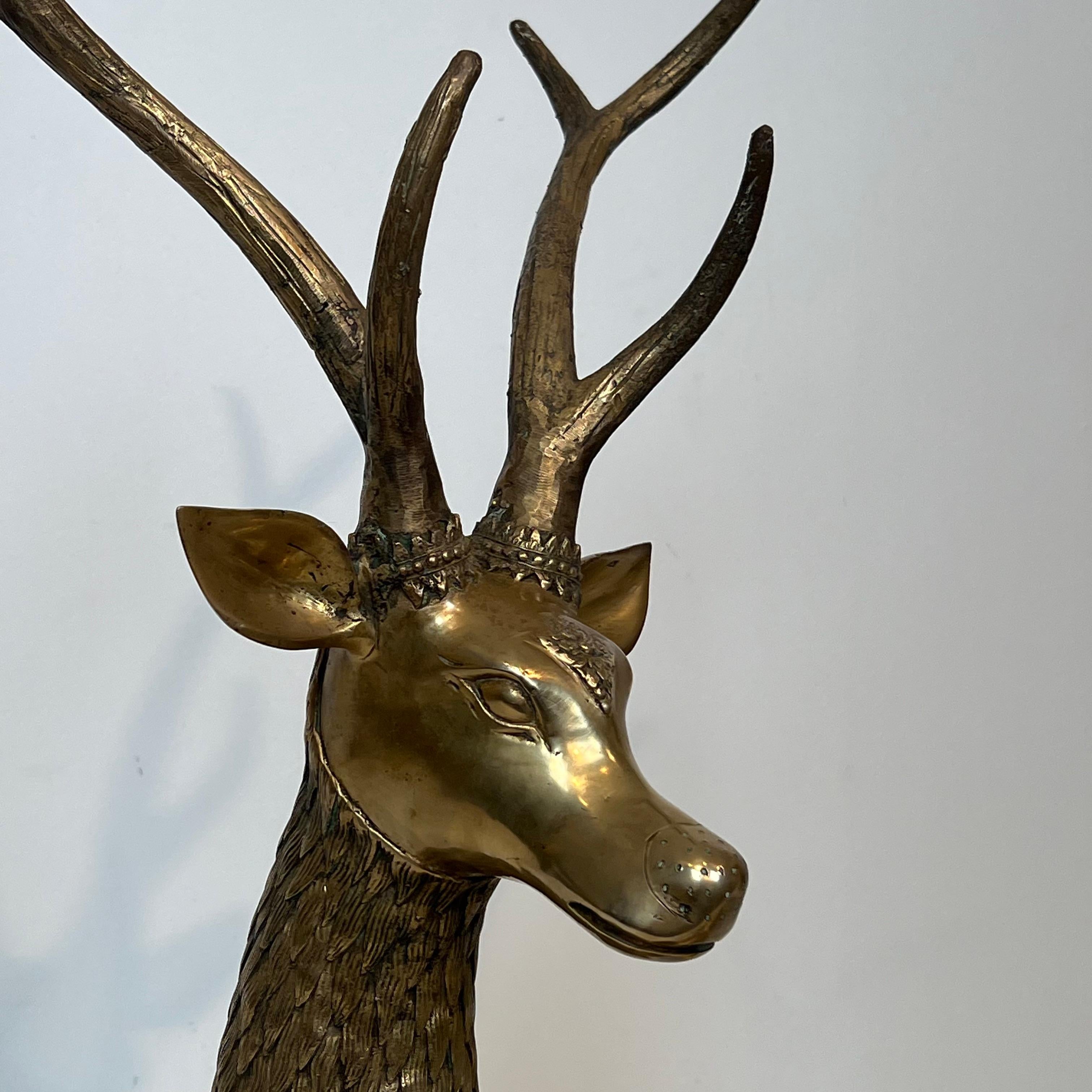 Large Bronze Lying Deer Engraved with Shamanic Motifs en vente 2