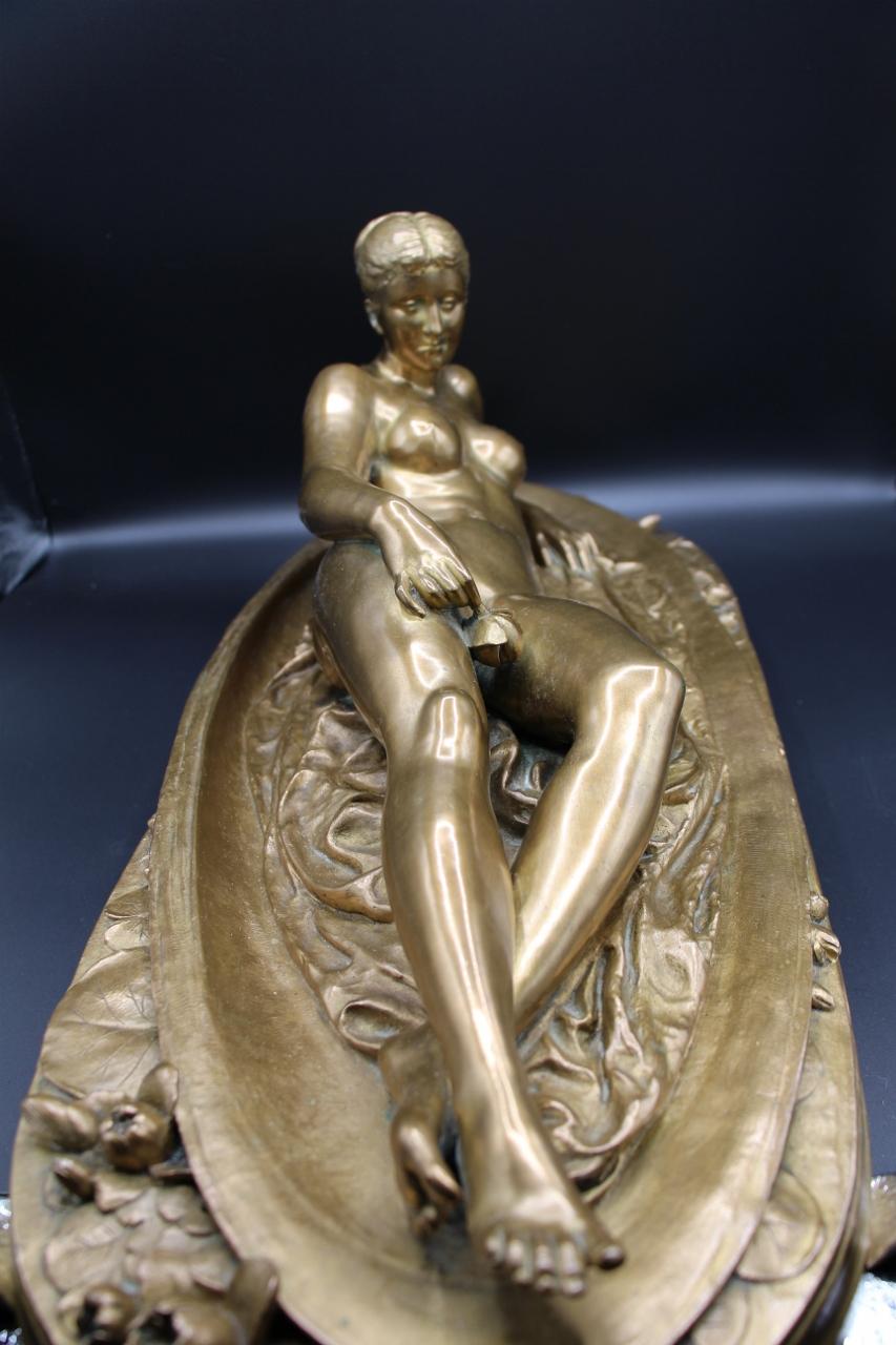 Bronzo Grande donna nuda distesa in bronzo di Thomas Nelson Maclean Art Nouveau in vendita