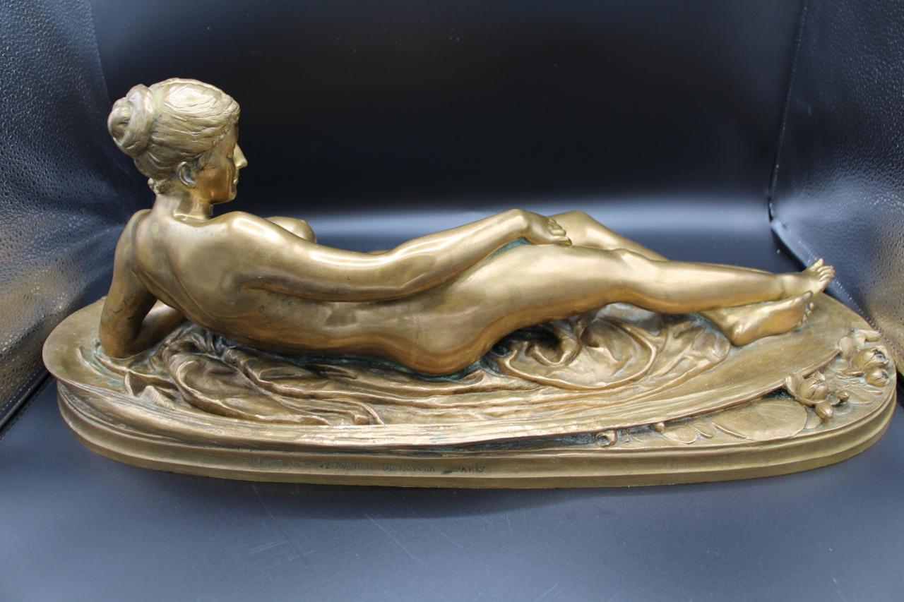 Grande donna nuda distesa in bronzo di Thomas Nelson Maclean Art Nouveau in vendita 1