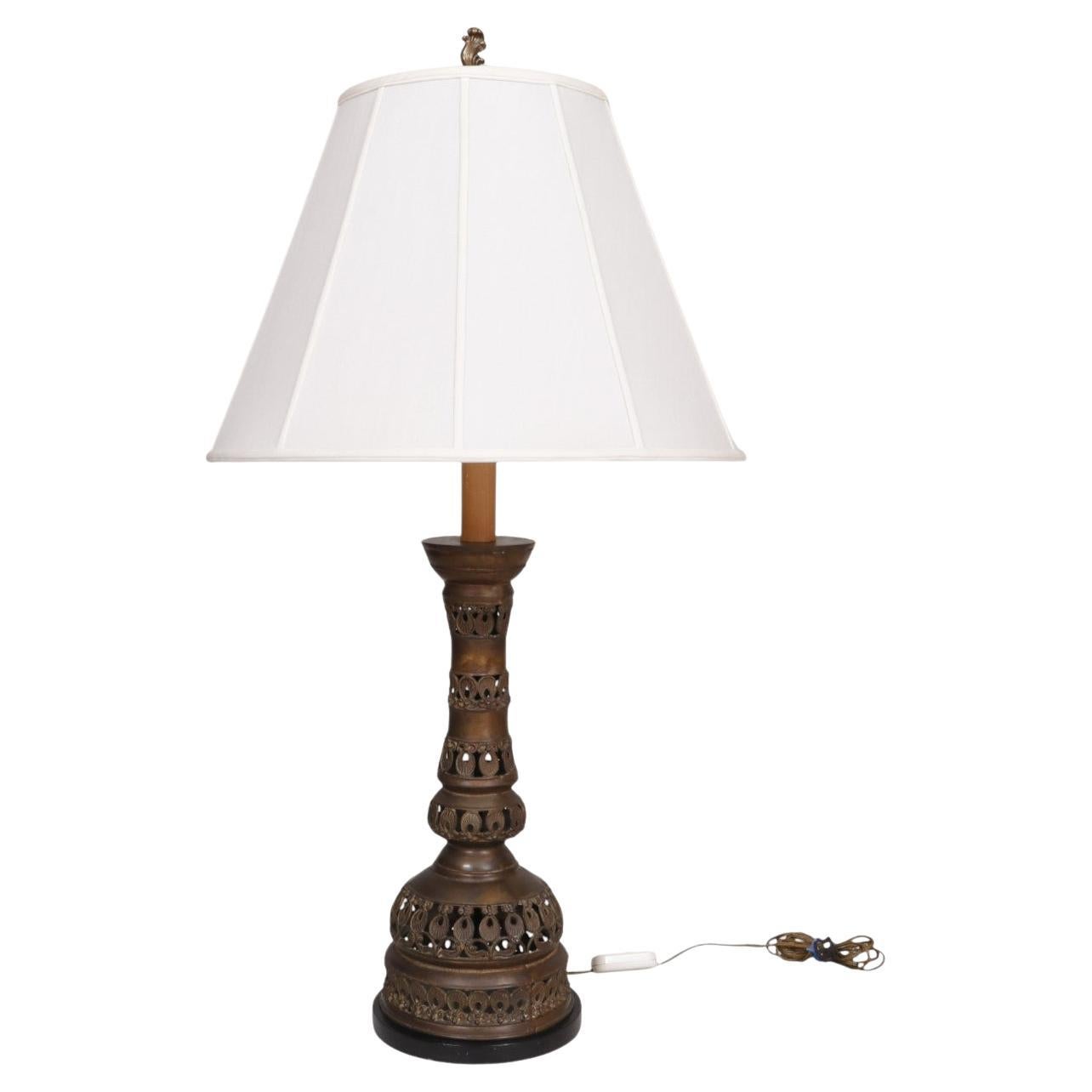 Gran Lámpara de Mesa de Bronce de la Época Meiji en venta