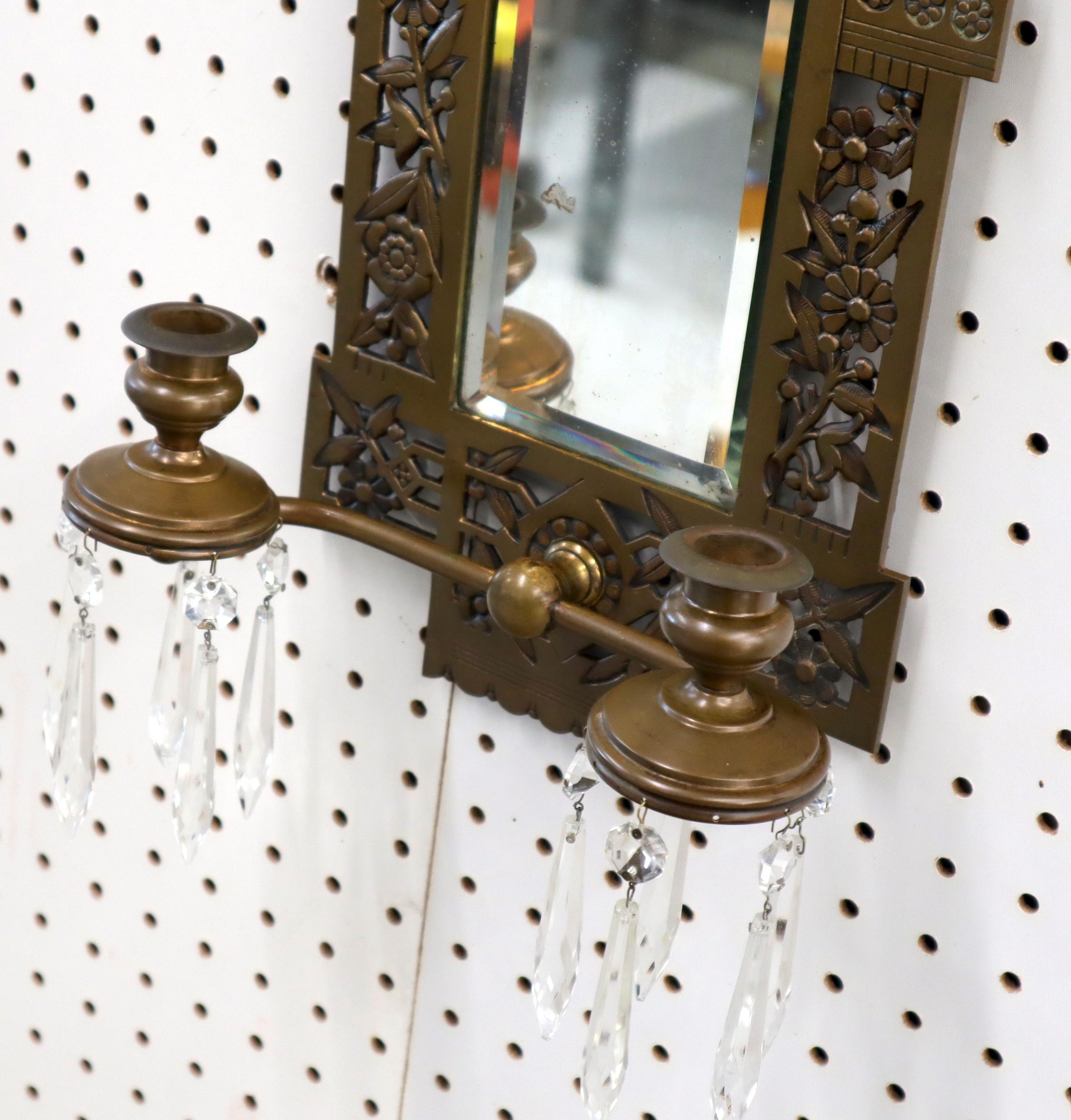 Großer Bronze Spiegel Wandleuchter Zwei Kerzenhalter im Zustand „Hervorragend“ im Angebot in Rockaway, NJ