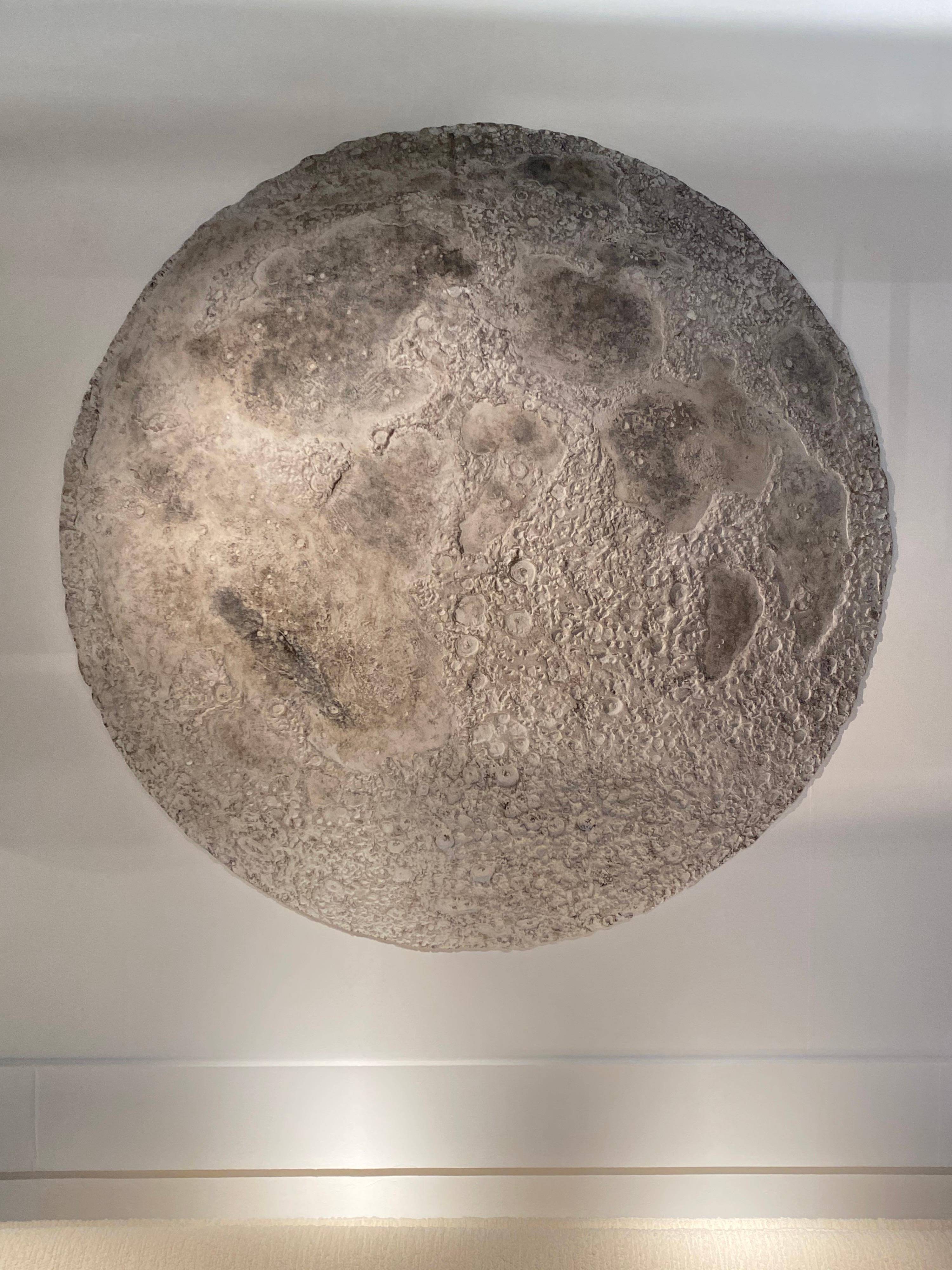 Large  Moon Wall Mounted Sculpture In New Condition In Saint-Ouen, FR