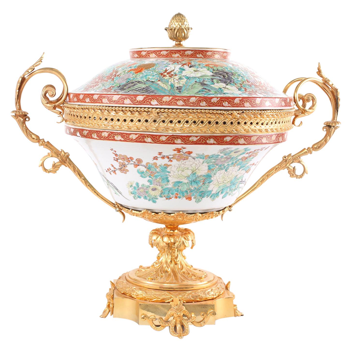 Centro de mesa grande con pie de porcelana / montado en bronce