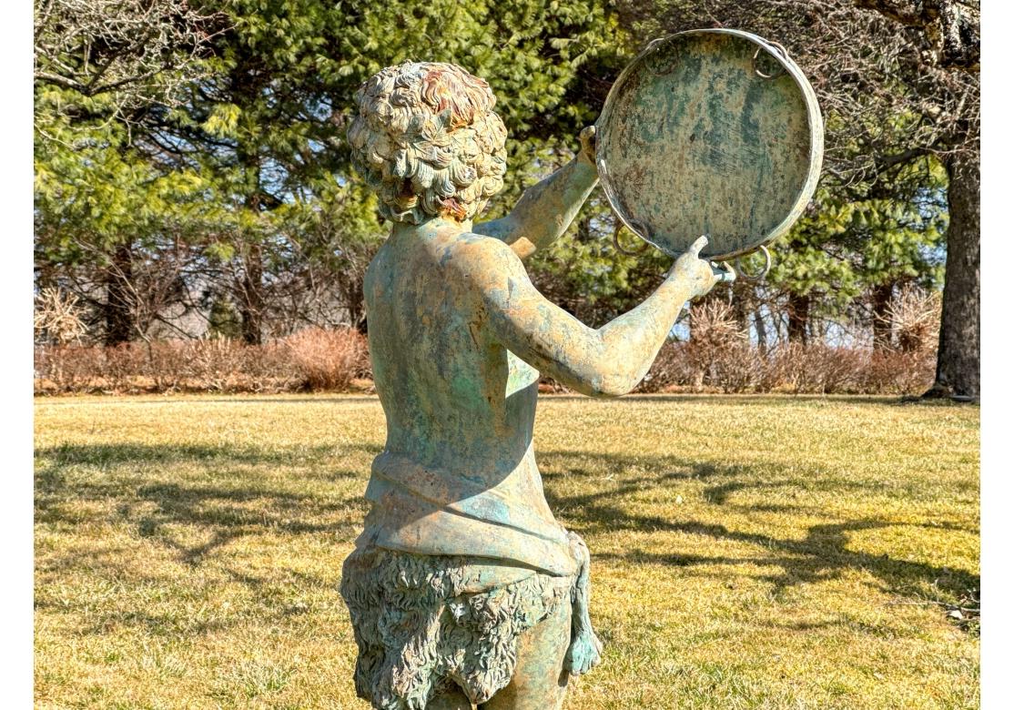 Grande sculpture de jardin néoclassique d'une jeune fille avec un tambourin en vente 5