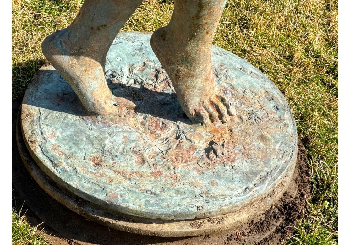 Grande sculpture de jardin néoclassique d'une jeune fille avec un tambourin en vente 8