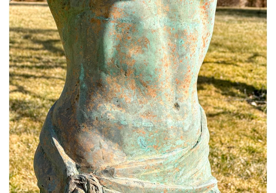 Néoclassique Grande sculpture de jardin néoclassique d'une jeune fille avec un tambourin en vente