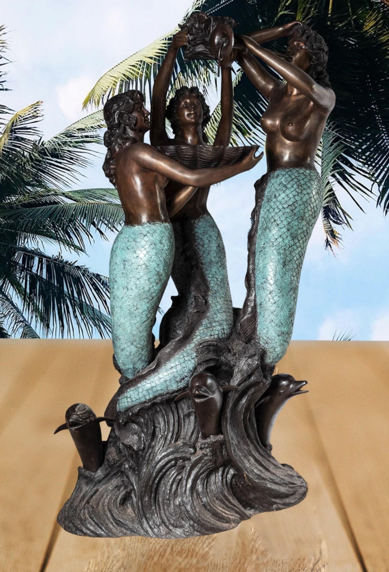 Großes Bronze-Gartenbrunnen-Wasserelement mit 3 Meerjungfrauen (Ende des 20. Jahrhunderts) im Angebot
