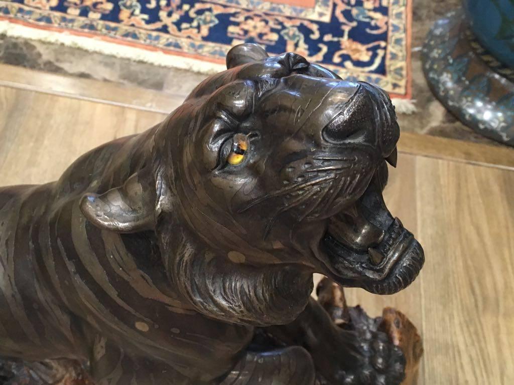 Large Bronze Okimono of a Tiger, Signed, Meiji Period In Good Condition For Sale In London, GB