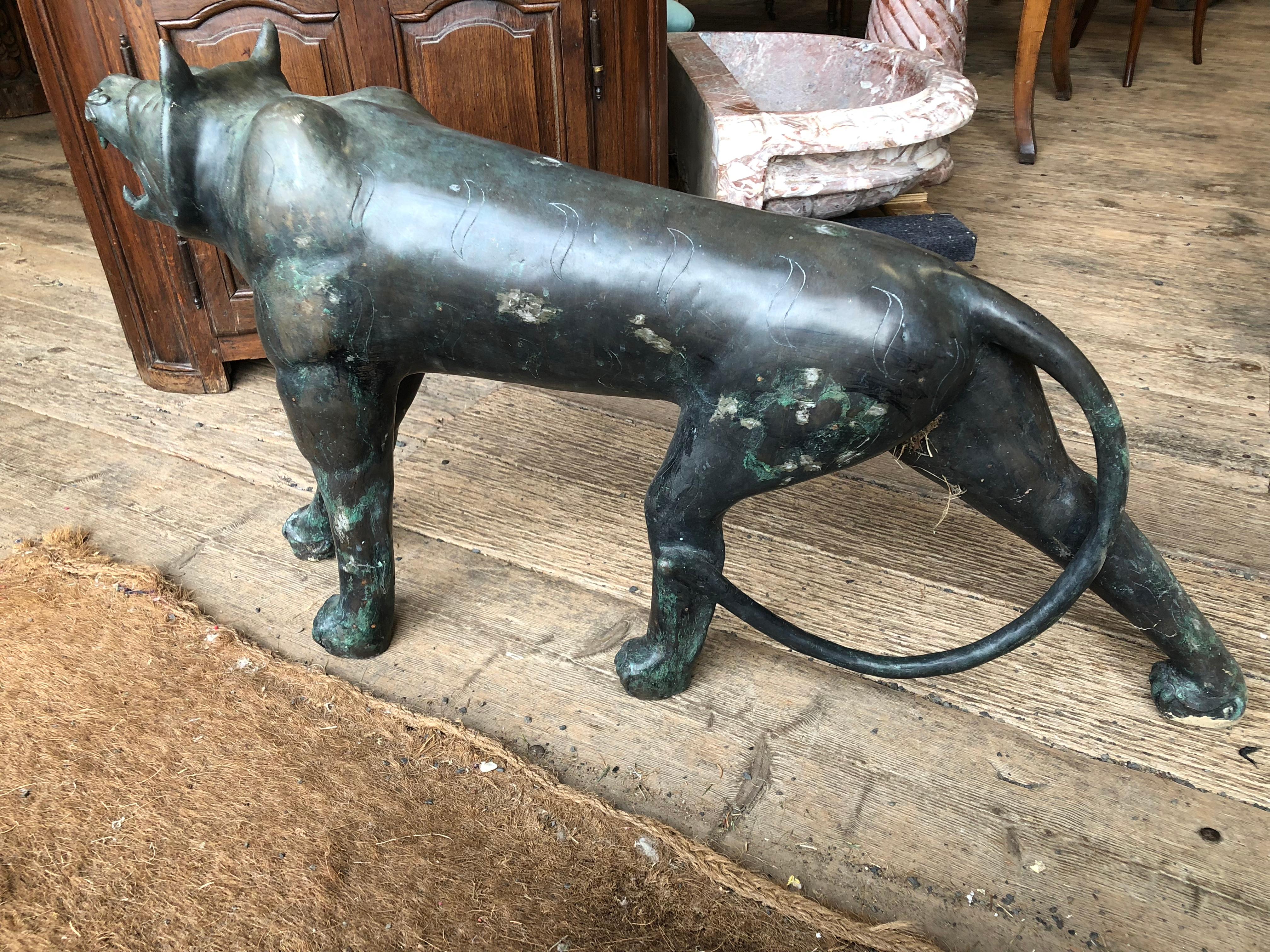 20ième siècle Sculpture de chat en bronze Phyllis Morris en vente