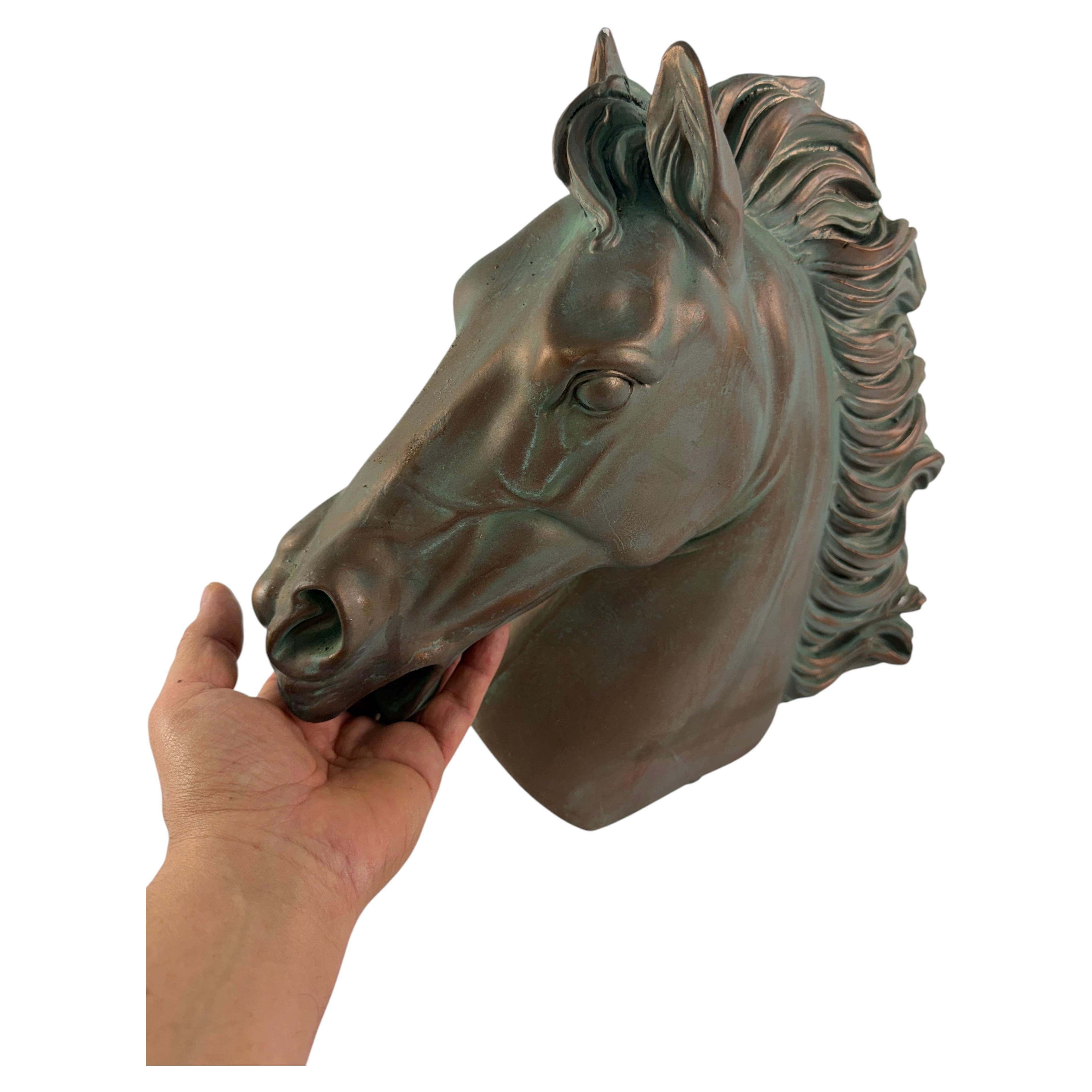 Gran cabeza de caballo de cerámica dorada, años 40
