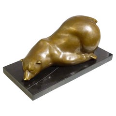 Grande sculpture en bronze représentant un ours polaire, à la patine dorée, XXe siècle