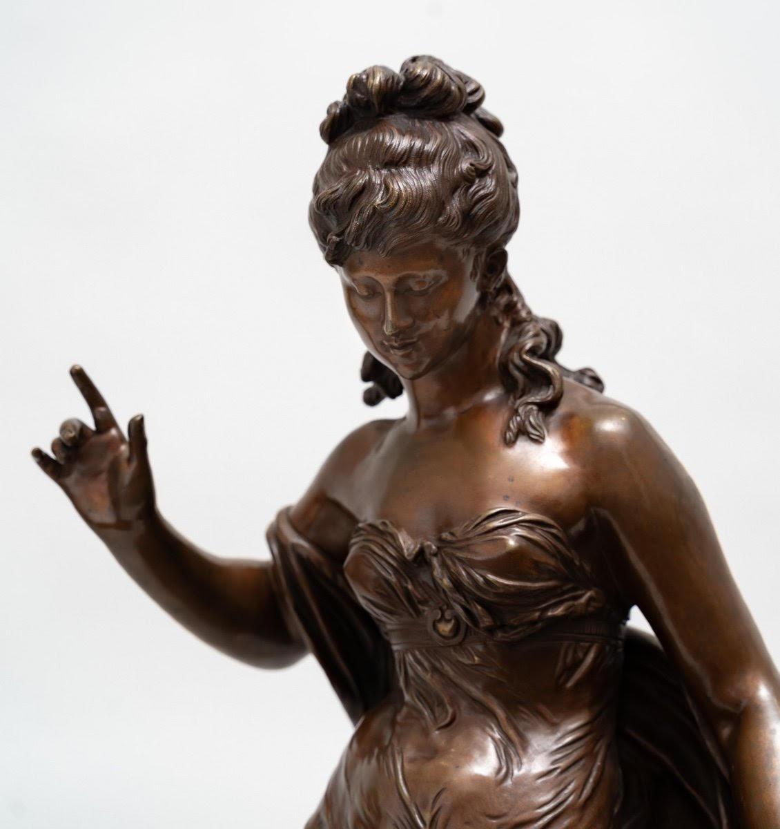 Grande scultura in bronzo di Augustuste Moreau, XIX secolo, periodo di Napoleone III.

Scultura in bronzo di Auguste Moreau raffigurante una giovane donna con un uccello, base in marmo rosso, periodo Napoleone III, XIX secolo.
H: 69cm, L: 34cm, P: