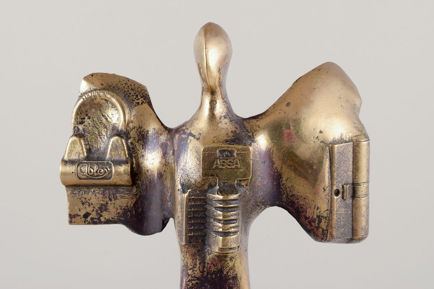Large bronze sculpture. Man with wings. 20th C. In Excellent Condition For Sale In København, Copenhagen