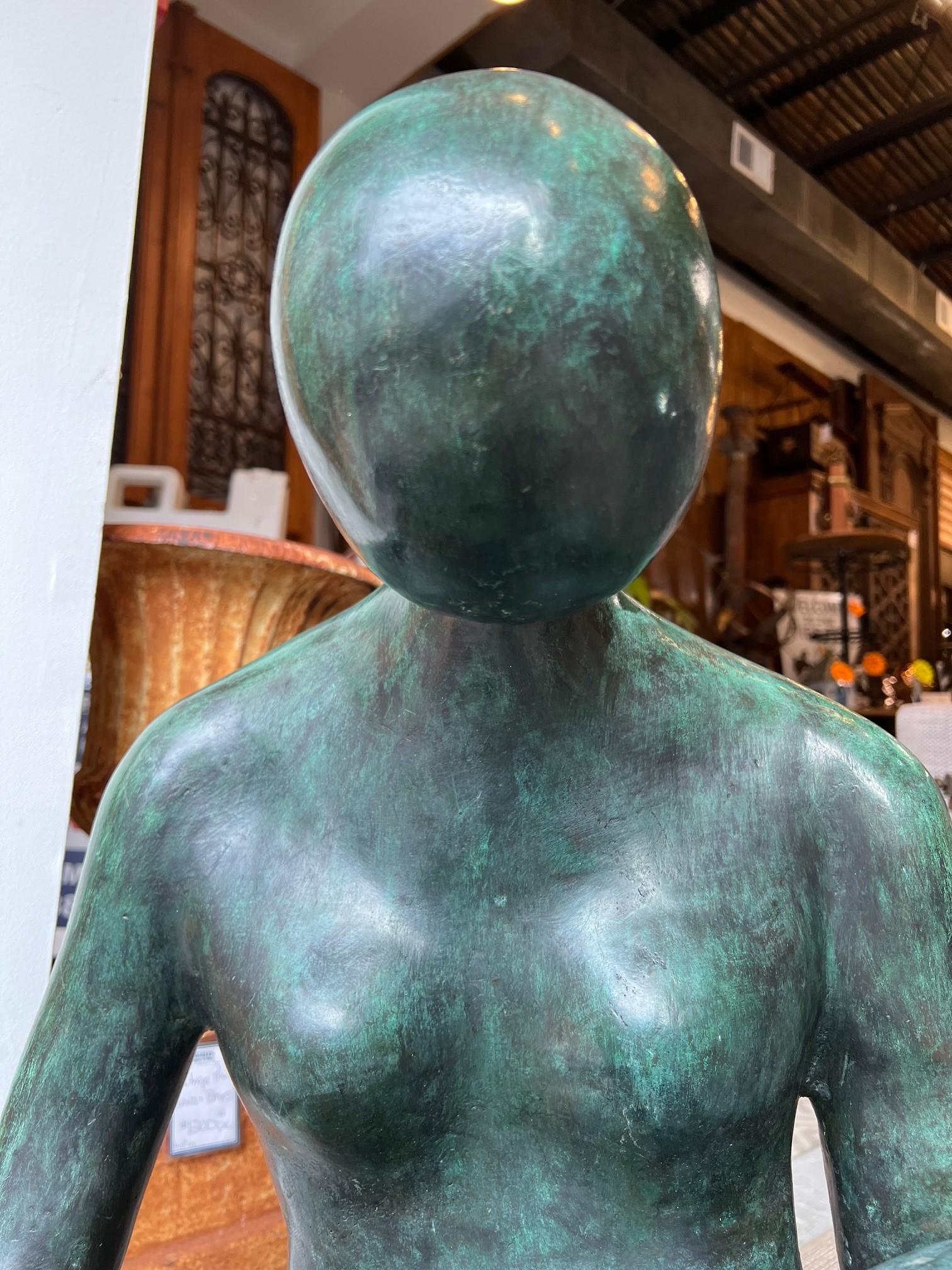 Große Bronzeskulptur Mutter und Kind aus Bronze von bekannter Künstlerin Carol Miller    (Moderne) im Angebot