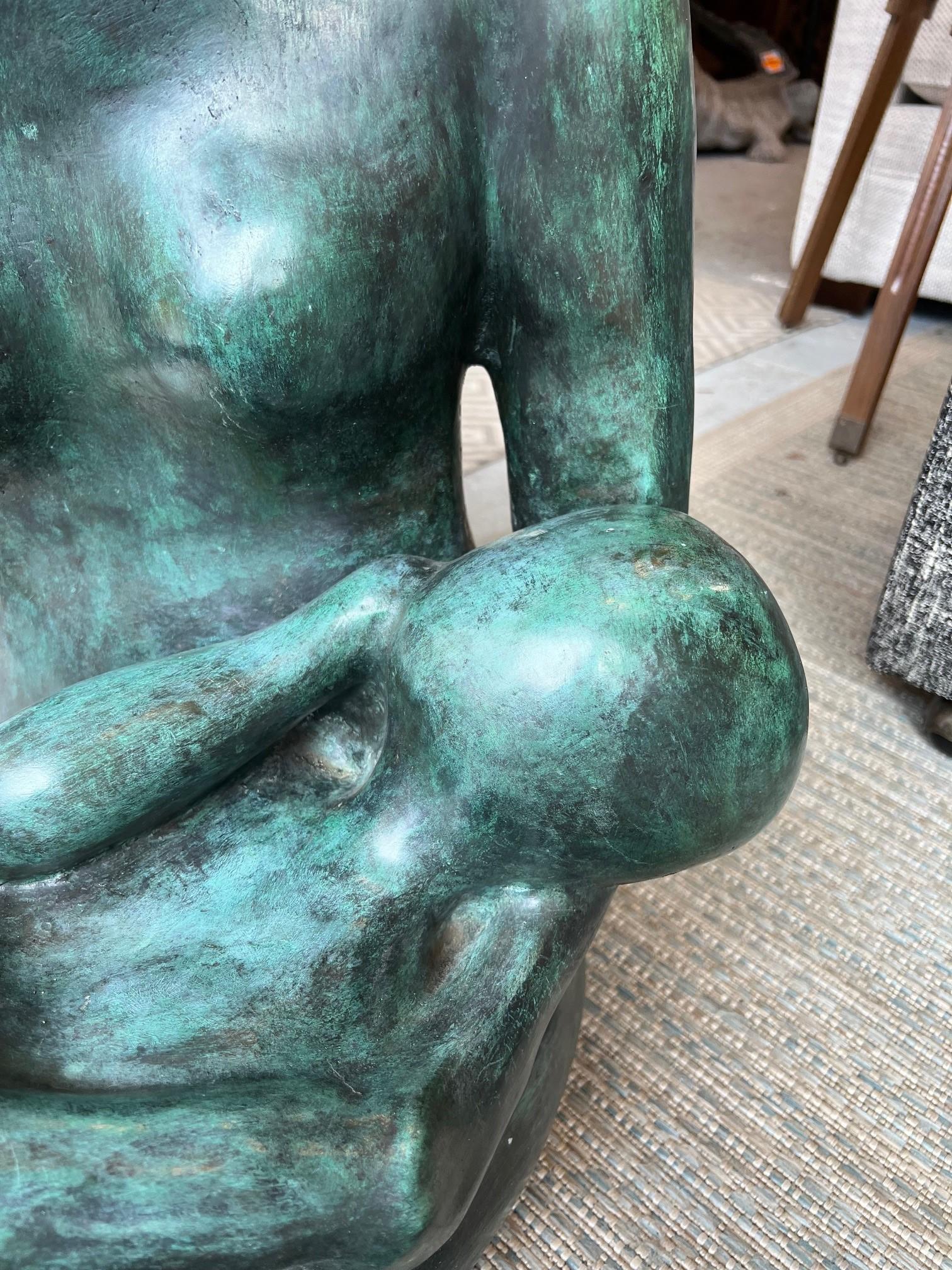 Große Bronzeskulptur Mutter und Kind aus Bronze von bekannter Künstlerin Carol Miller    (amerikanisch) im Angebot