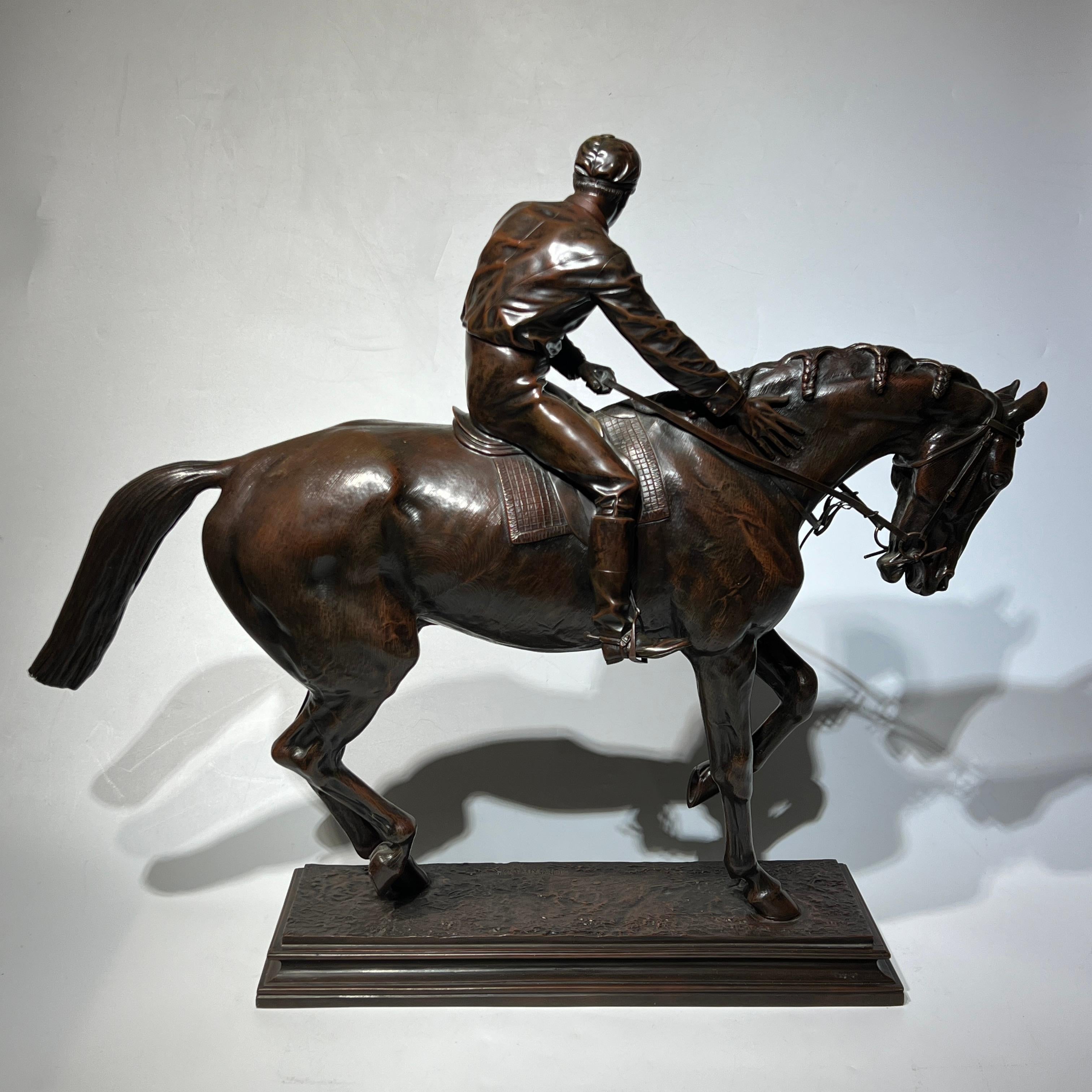 Eccezionale fusione e scultura in bronzo finemente patinata di Isidore Jules Bonheur (1827-1901) raffigurante un fantino su un cavallo da corsa purosangue, con dimensioni di 24 cm di altezza, 26 cm di larghezza e 6 cm di profondità.  Con dettagli