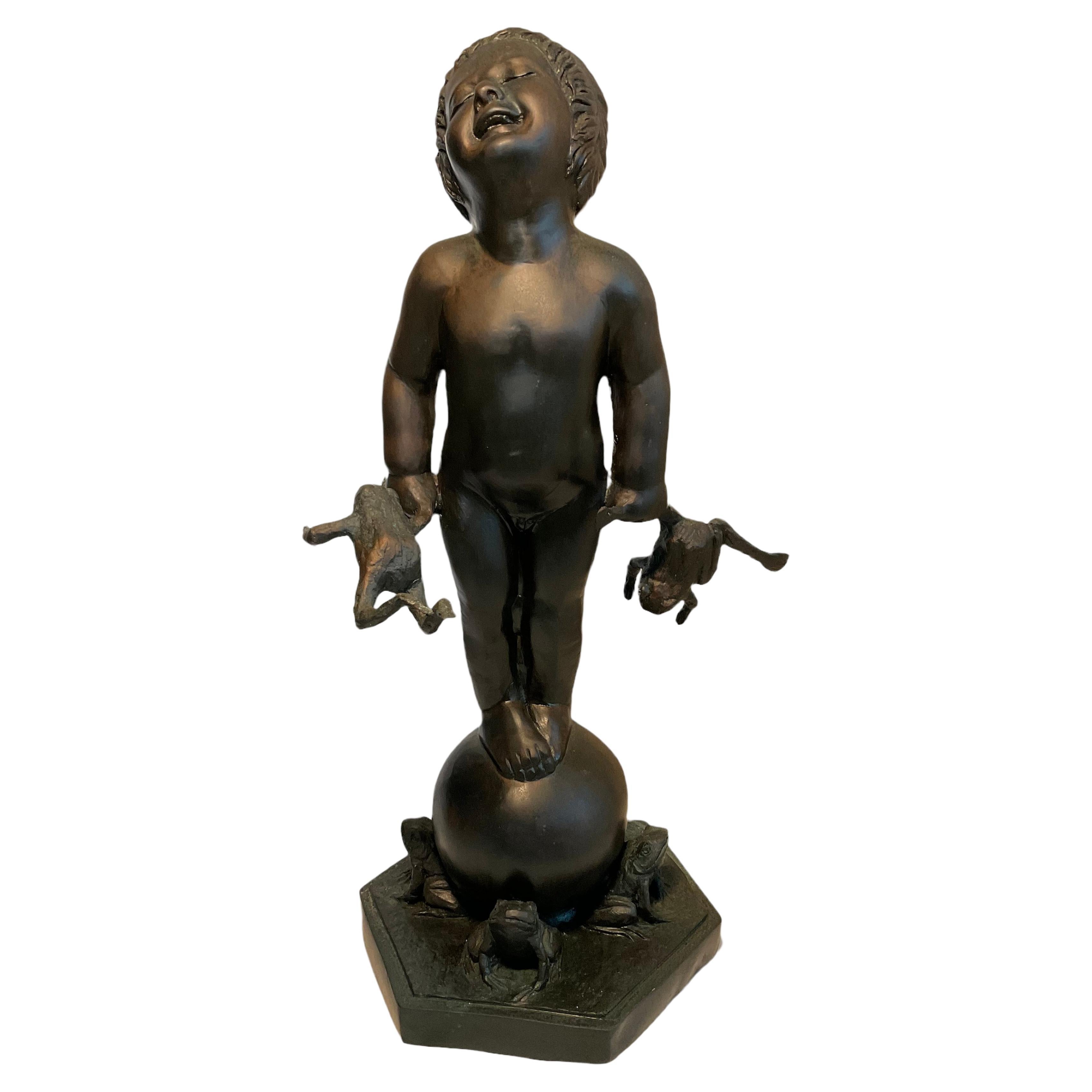 Grande sculpture en bronze d'un enfant nu d'après Edith Barreto Parsons-Frog Baby