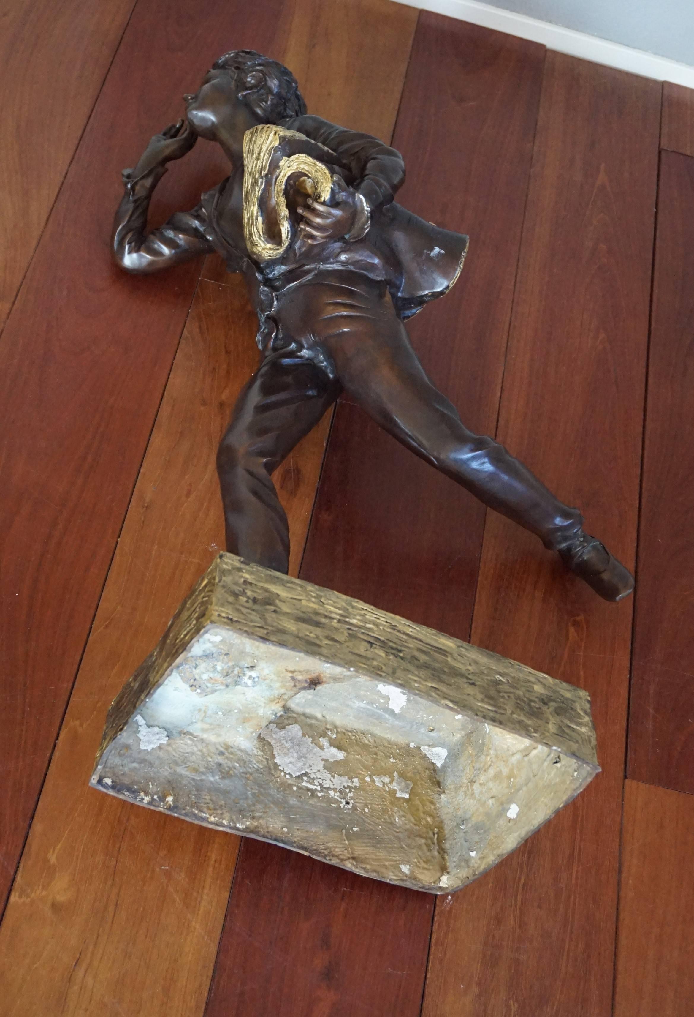 Large Bronze Sculpture of Excited & Running Newspaper Boy after Dominique Alonzo 4
