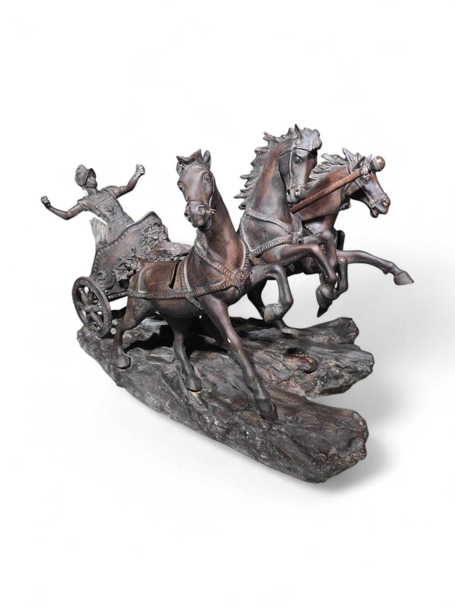 Grande scultura in bronzo di biga romana - 120 cm in vendita 8