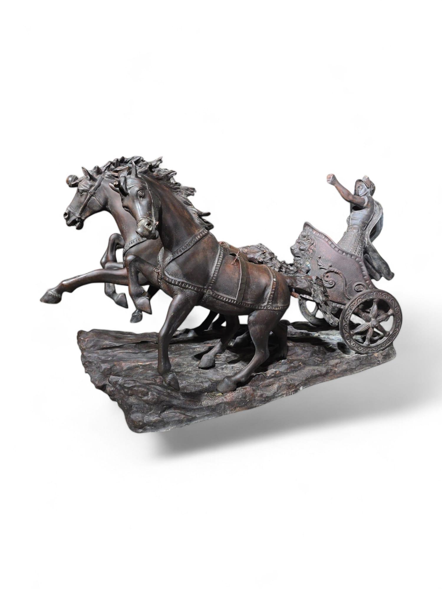 Grande scultura in bronzo di biga romana - 120 cm in vendita 3