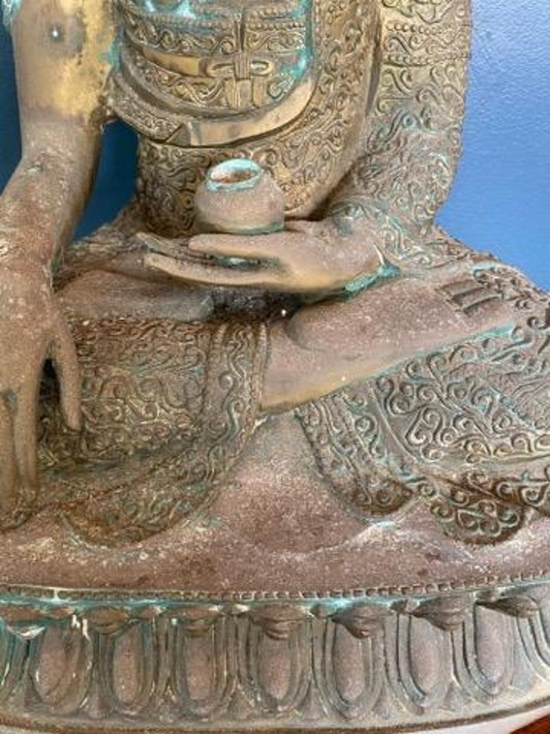 20th Century Large Bronze Sculpture of Thai Buddha in Seated Position For Sale