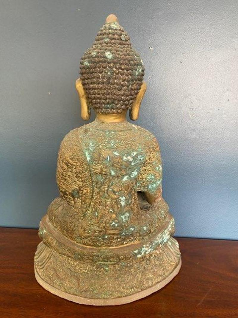 Large Bronze Sculpture of Thai Buddha in Seated Position For Sale 2