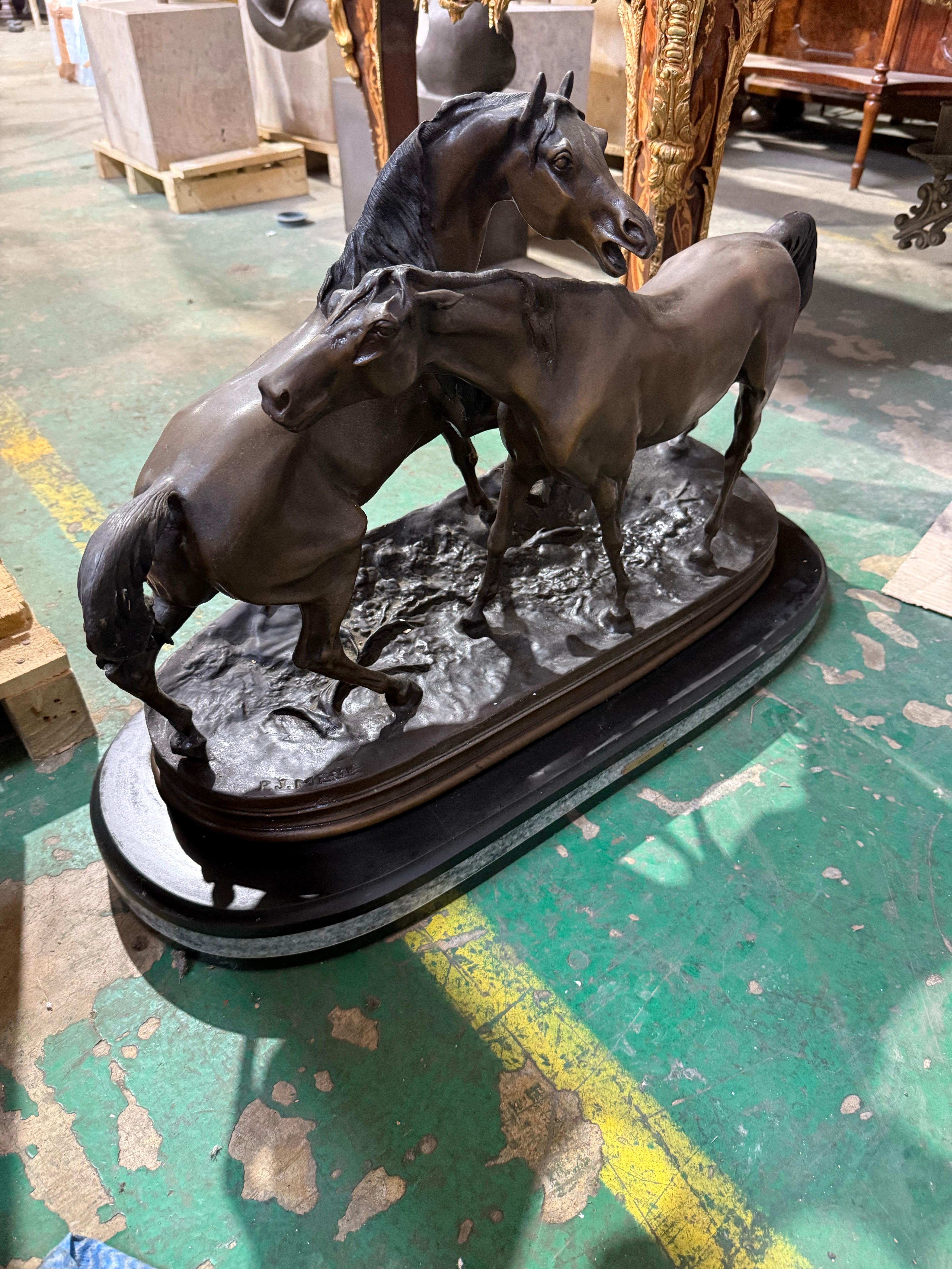 Grande scultura in bronzo di due cavalli - Dopo Pierre Jules Mêne in vendita 1