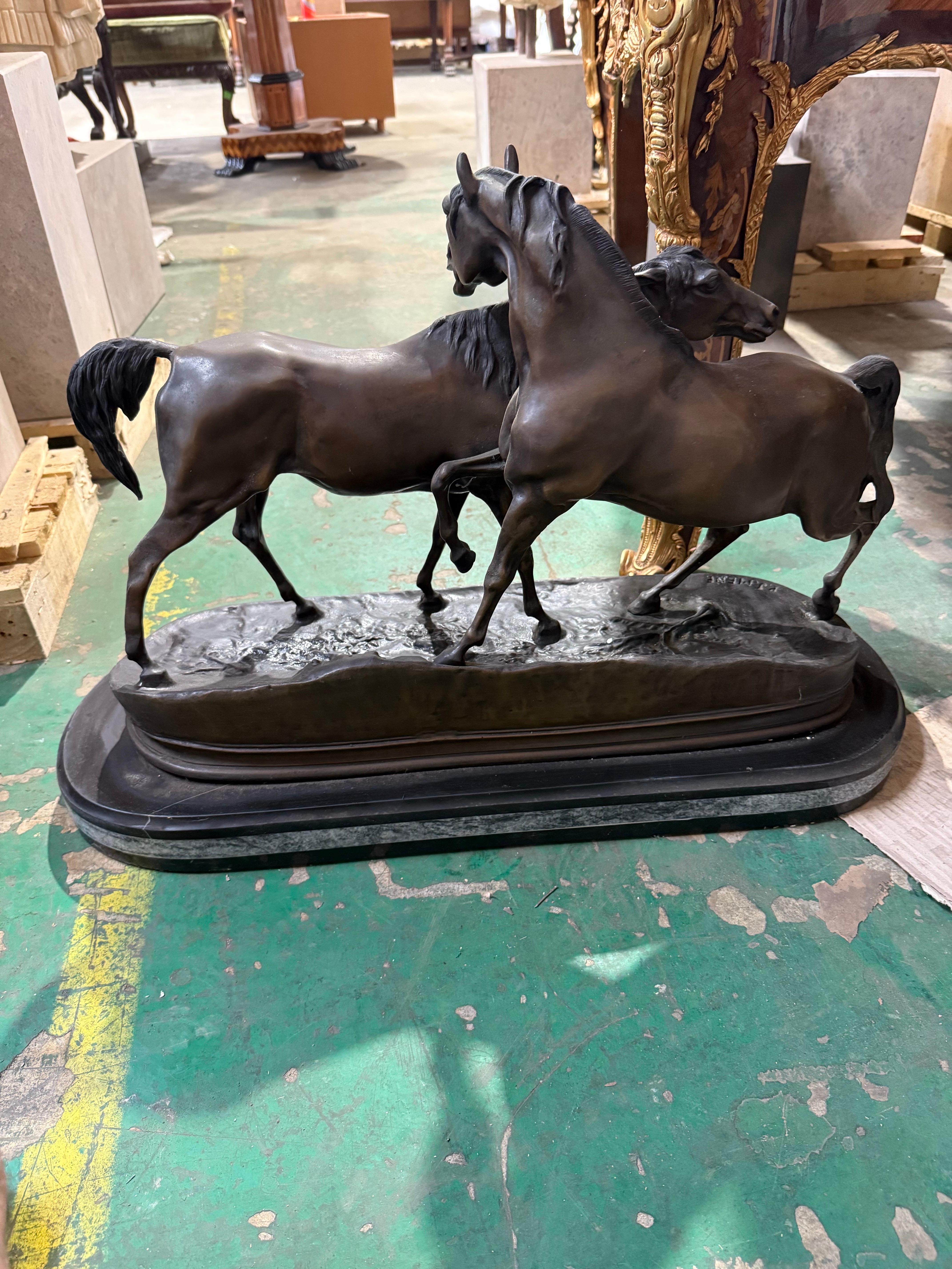 Grande scultura in bronzo di due cavalli - Dopo Pierre Jules Mêne in vendita 2