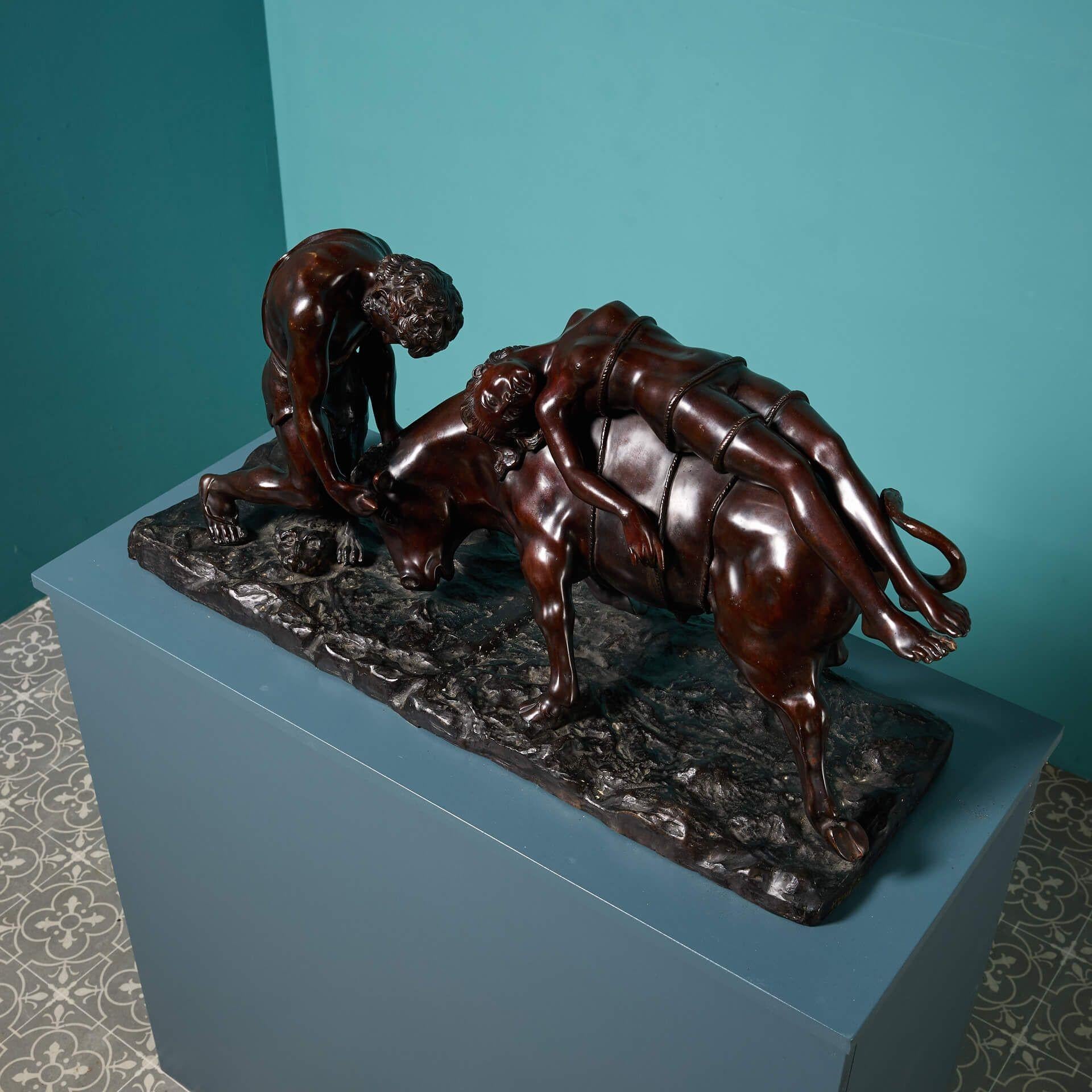 XX secolo Scultura in bronzo di grandi dimensioni del Ratto di Europa di Vincenzo Cinque in vendita