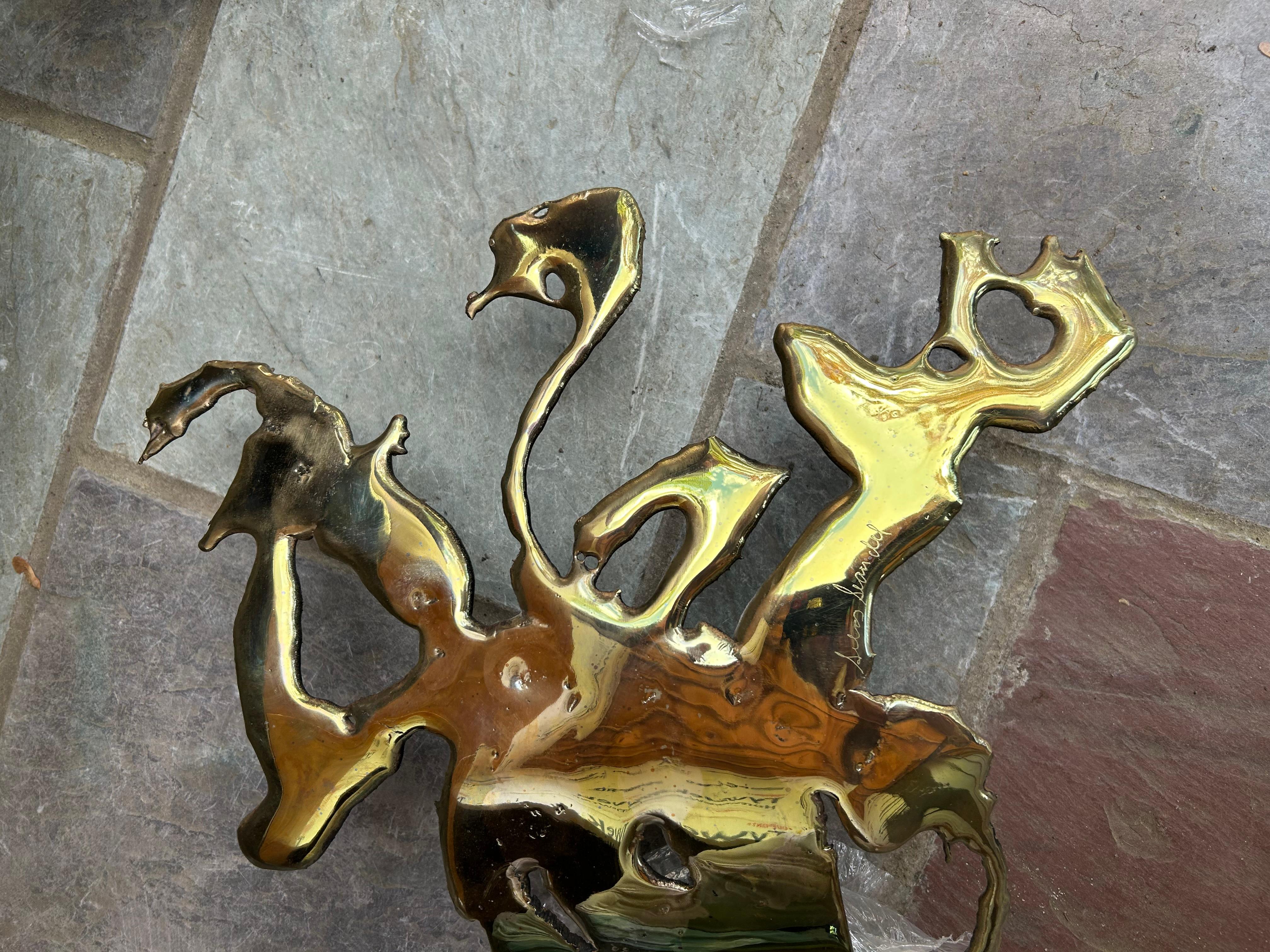 Mid-Century moderno Grande scultura da parete in bronzo con nastro di Silas Seandel, metà del secolo scorso. in vendita