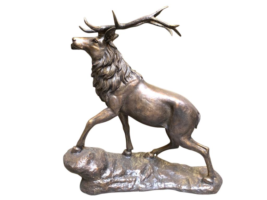 A large bronze stag, Scottish highlands deer sculpture stags, 20th century.
Wonderful bronze casting of a large Scottish highlands stag. Superb patina to the bronze.
