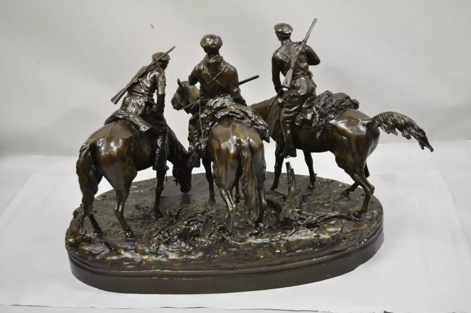 Grande statua in bronzo con 3 cavalieri a caccia di scene di caccia di Evgeny Alexandrovich Lanceray in vendita 3