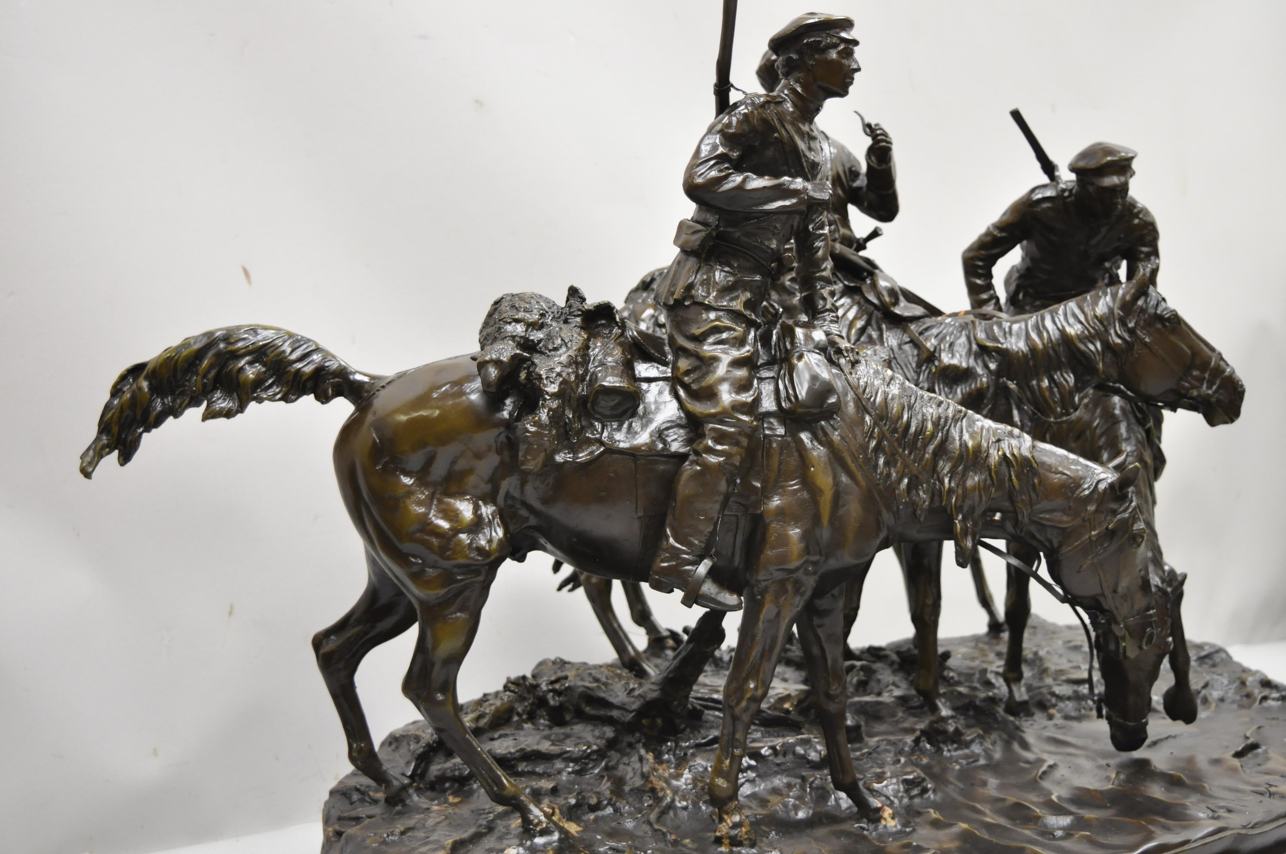 Große Bronzestatue eines Reiters mit 3 Pferden, Jagdszene nach Evgeni Alexandrovich Lanceray im Zustand „Gut“ im Angebot in Philadelphia, PA