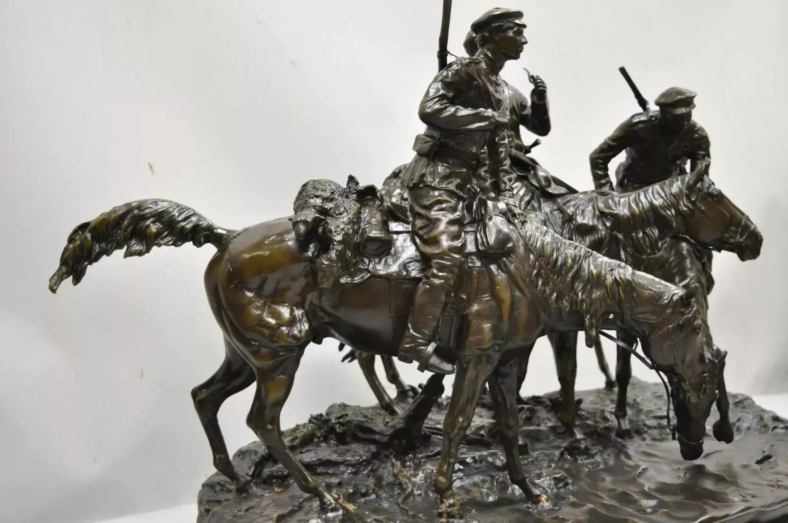 Altro Grande statua in bronzo con 3 cavalieri a caccia di scene di caccia di Evgeny Alexandrovich Lanceray in vendita