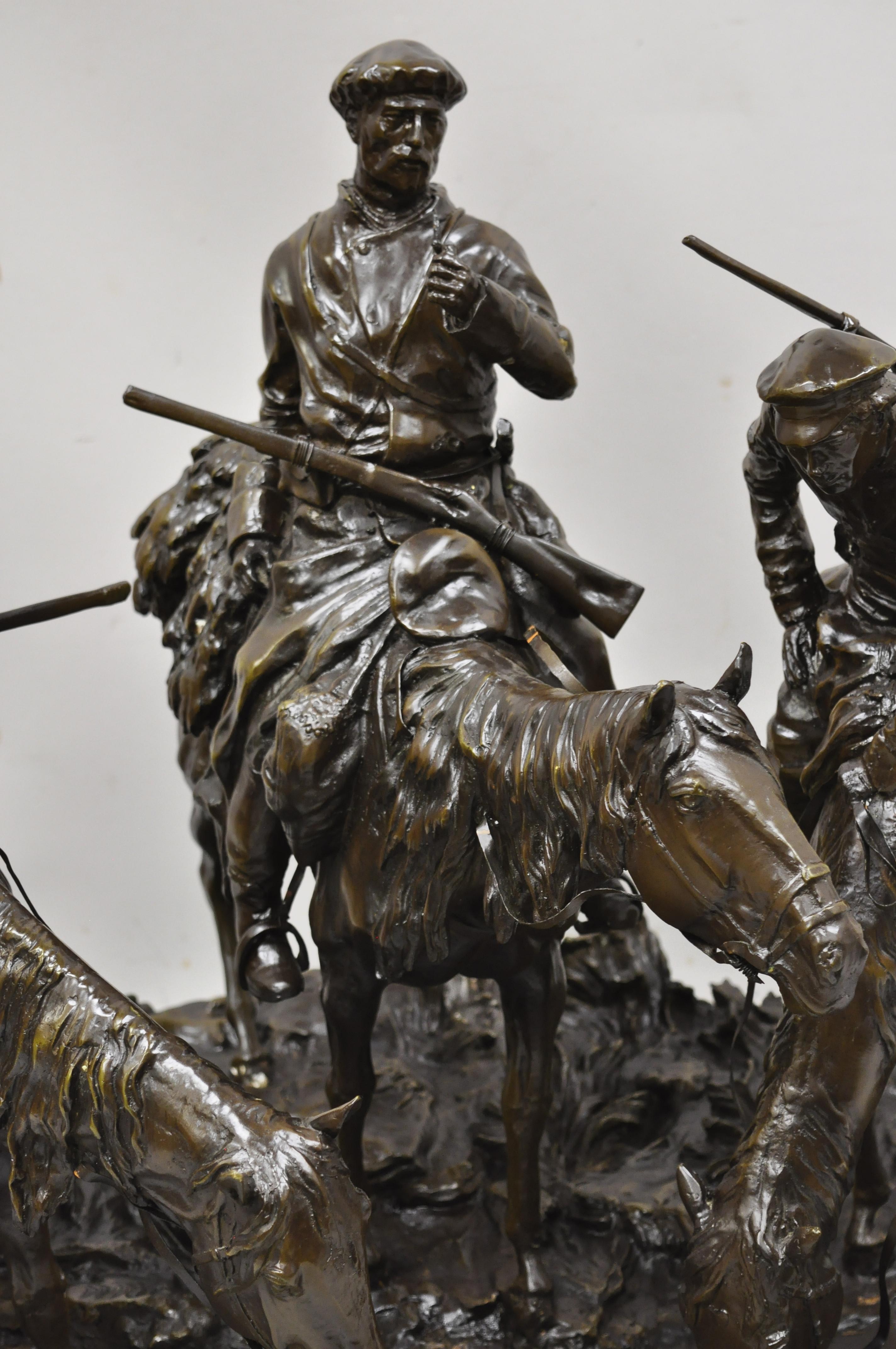 20ième siècle Grande statue en bronze représentant 3 chevaux en train de chasser d'après Evgeni Alexandrovich Lanceray en vente