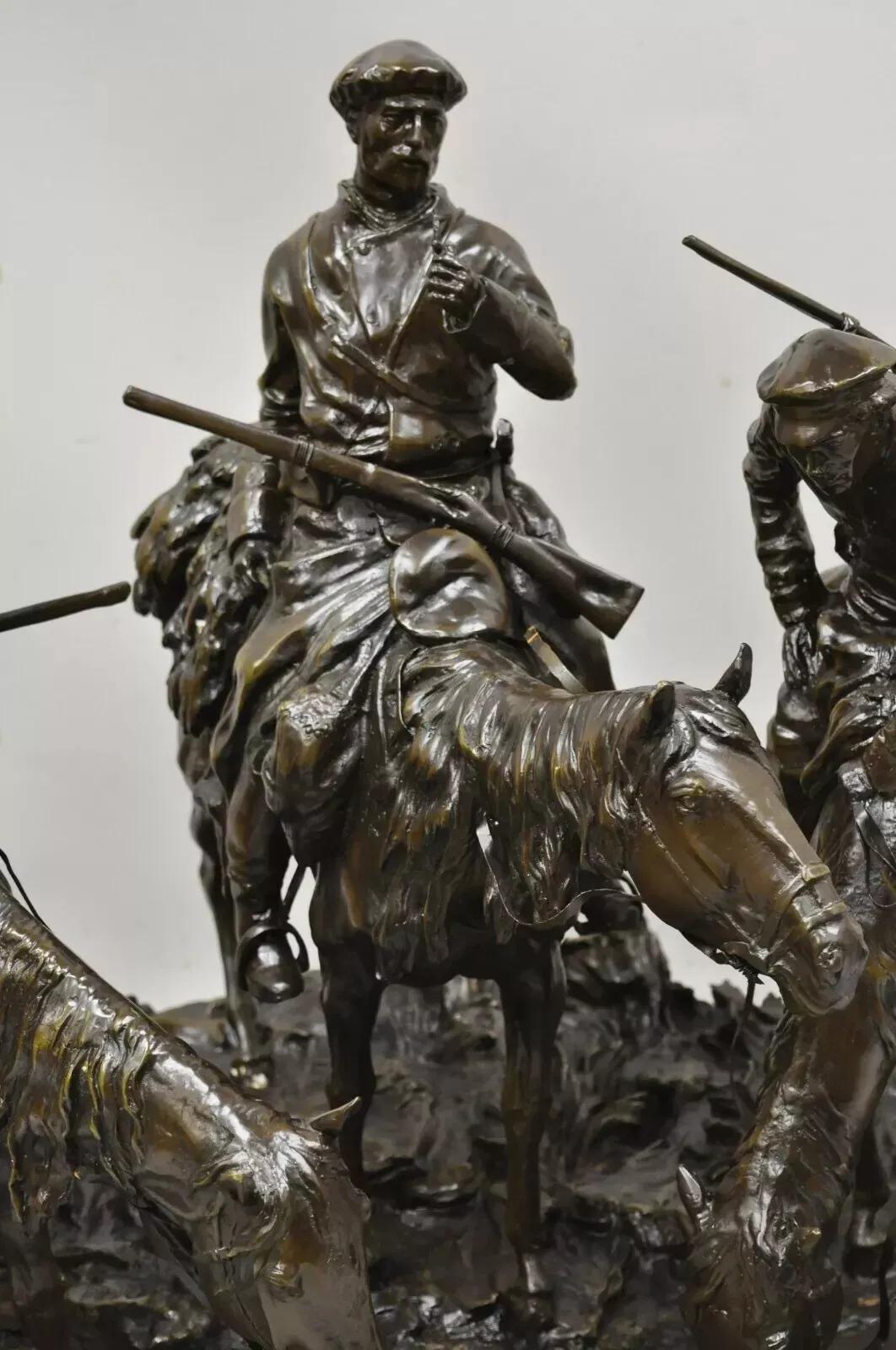 Sconosciuto Grande statua in bronzo con 3 cavalieri a caccia di scene di caccia di Evgeny Alexandrovich Lanceray in vendita