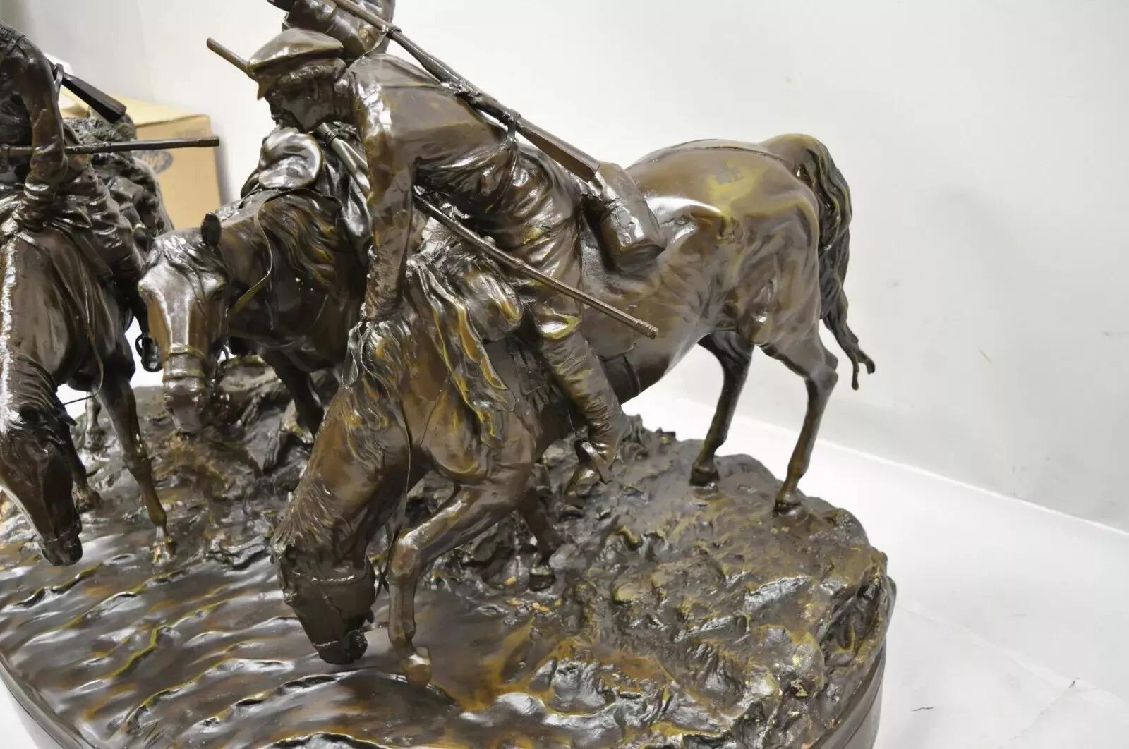 Bronzo Grande statua in bronzo con 3 cavalieri a caccia di scene di caccia di Evgeny Alexandrovich Lanceray in vendita