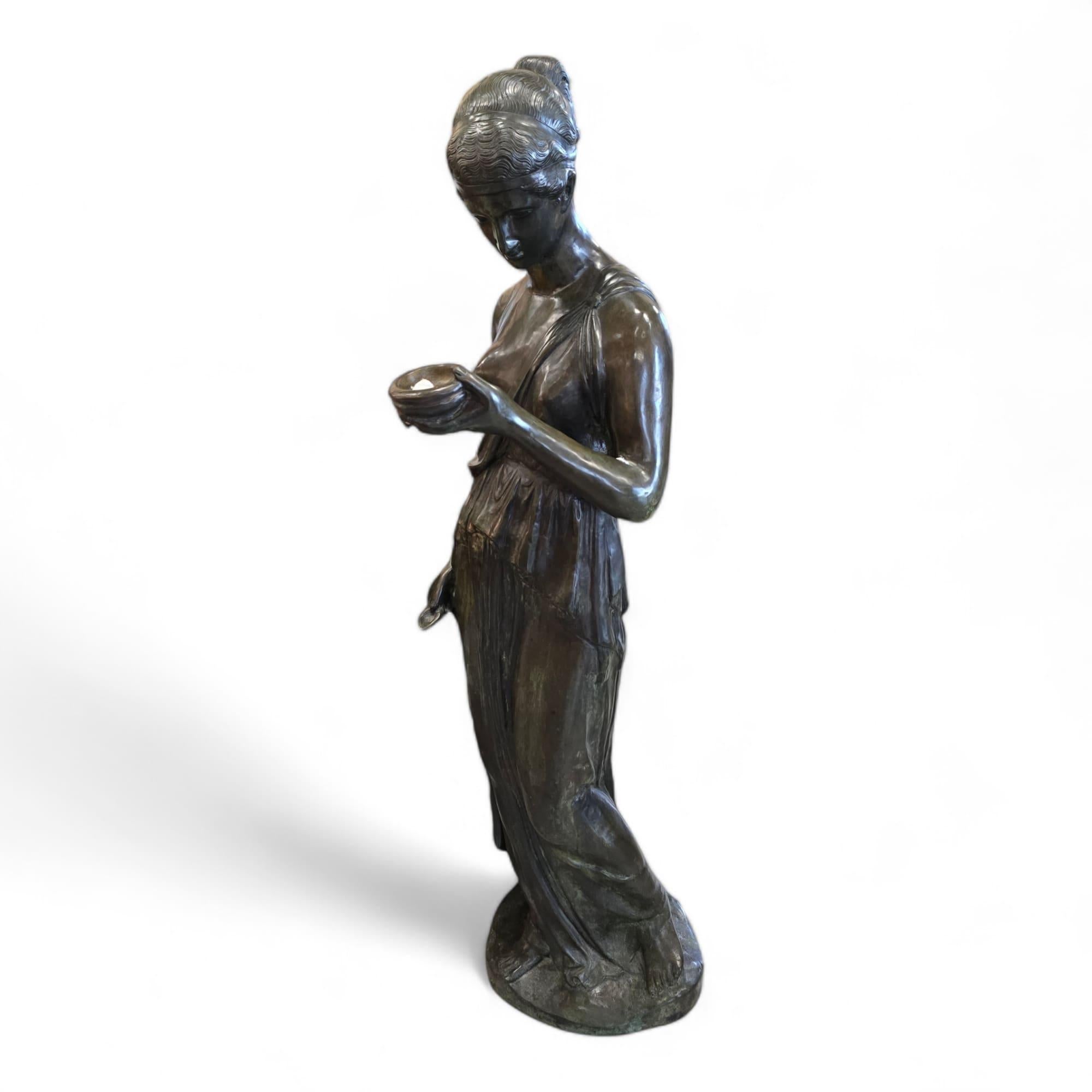 Bronzo Grande statua di bronzo - Ebe - Dea della giovinezza in vendita