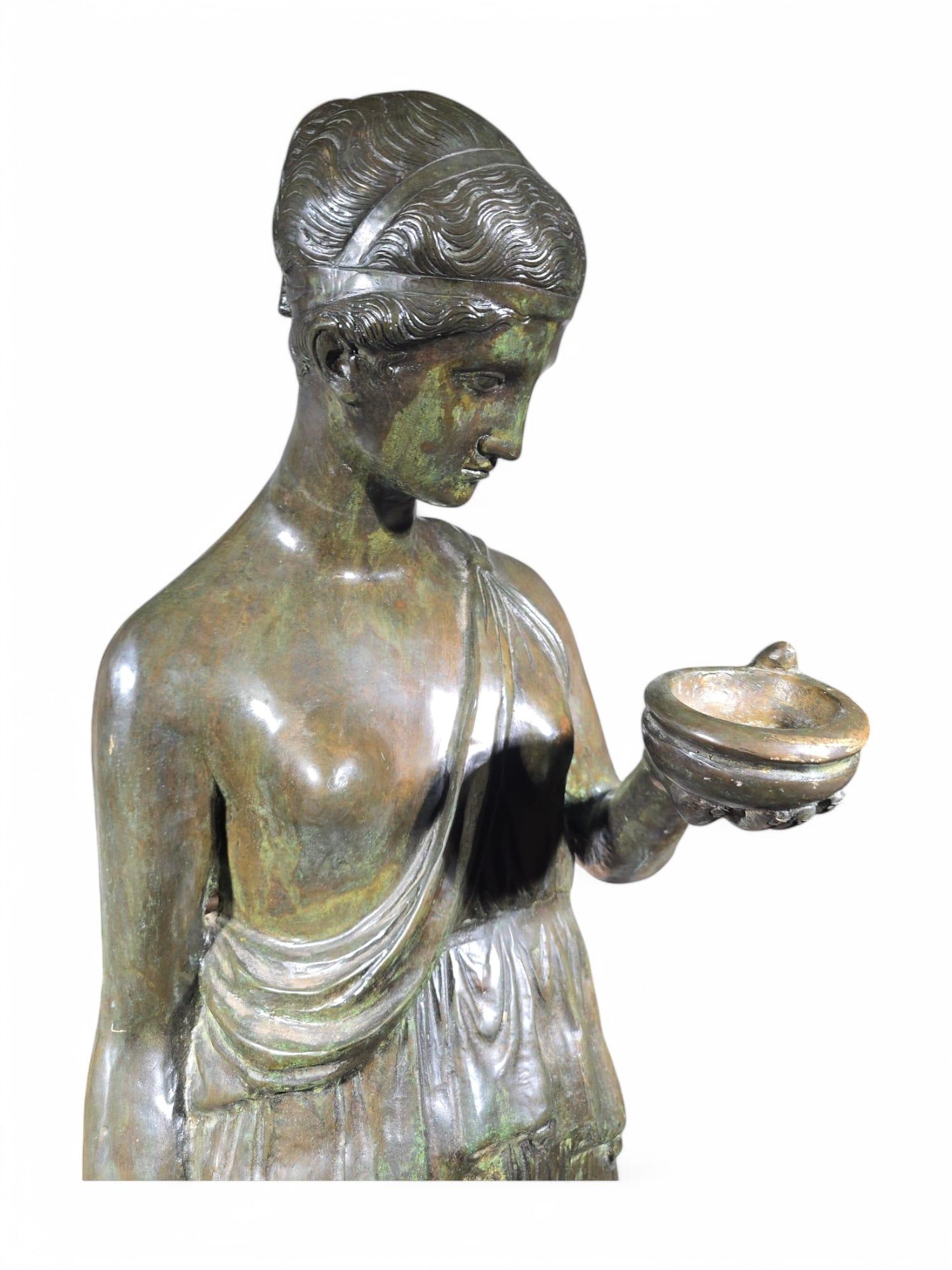 Grande statua di bronzo - Ebe - Dea della giovinezza in vendita 3