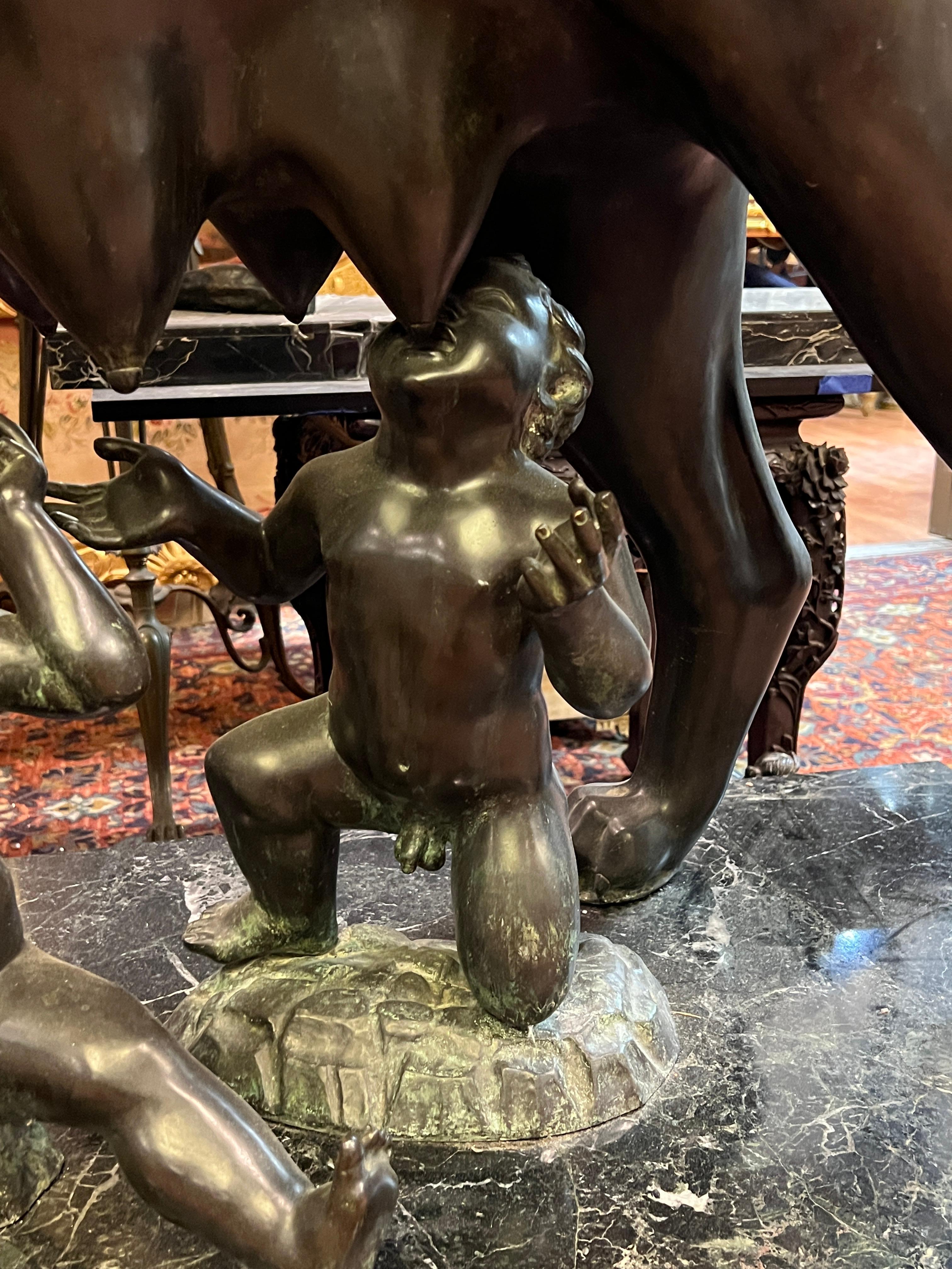 Grande statua in bronzo della lupa capitolina che allatta Romolo e Remo In condizioni buone in vendita a New York, NY