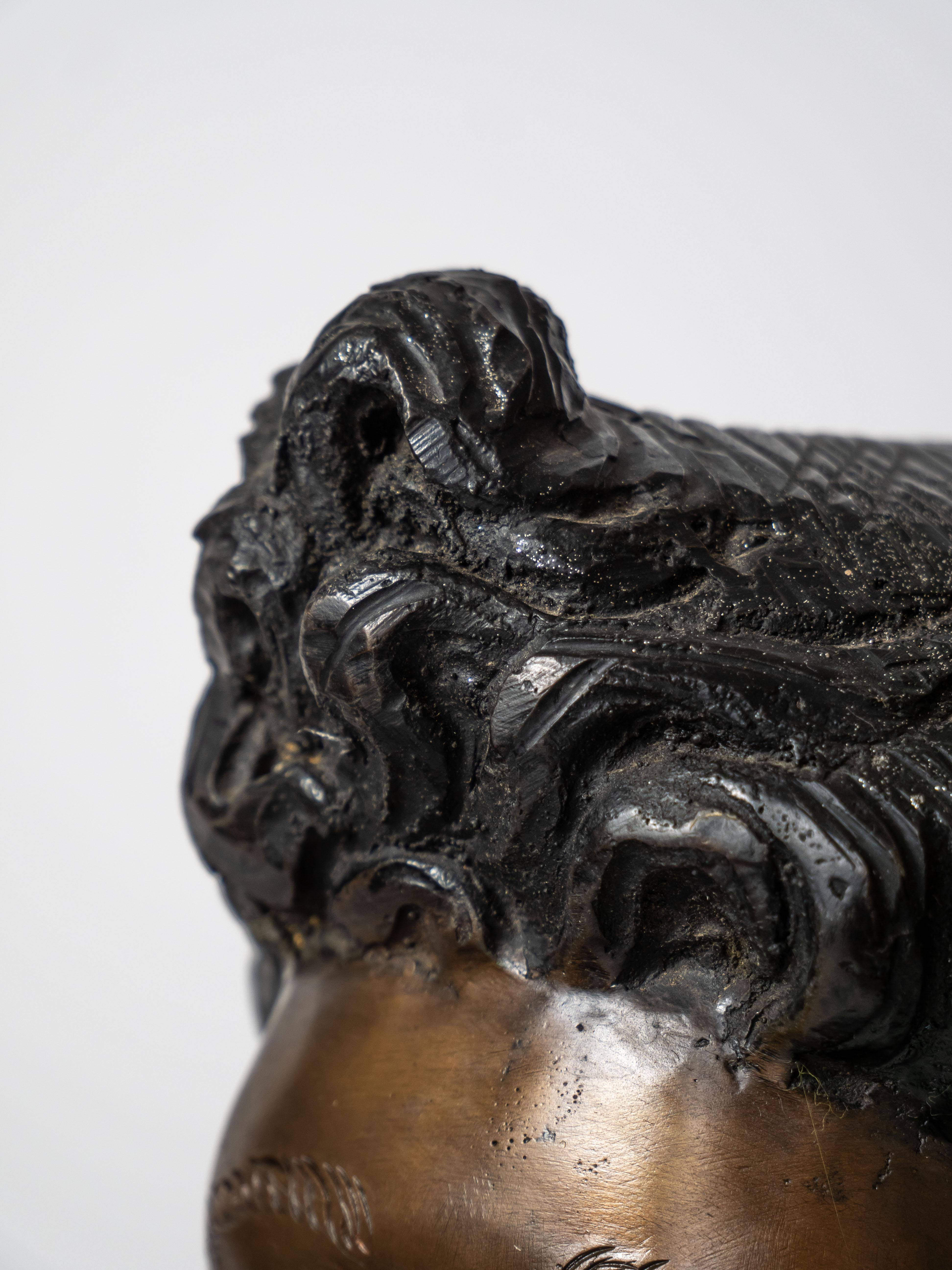 Large bronze statues of Cupids carrying a torch For Sale 2