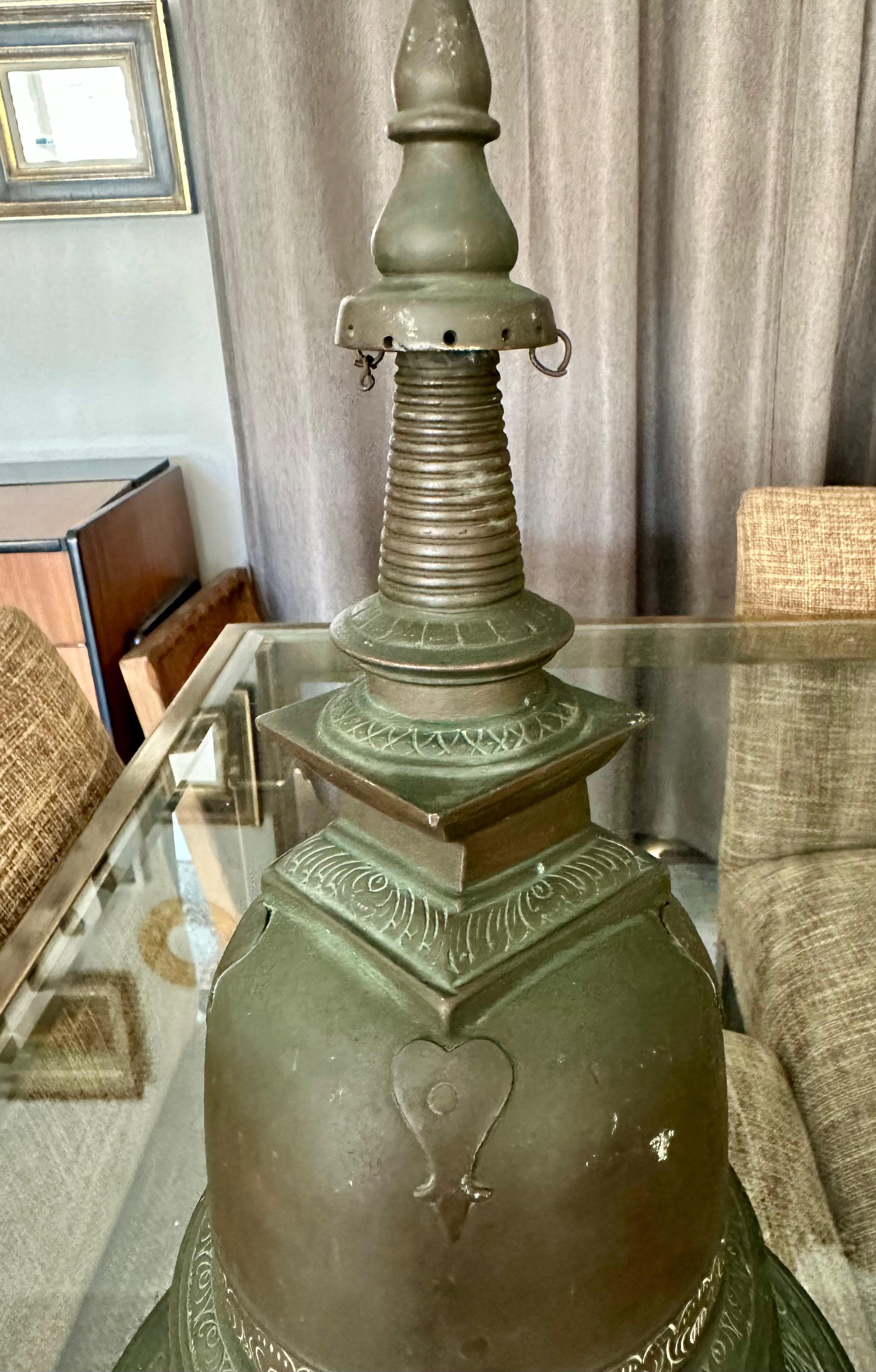Große Bronzestupa Sri Lanka, 18./19. Jahrhundert im Angebot 6