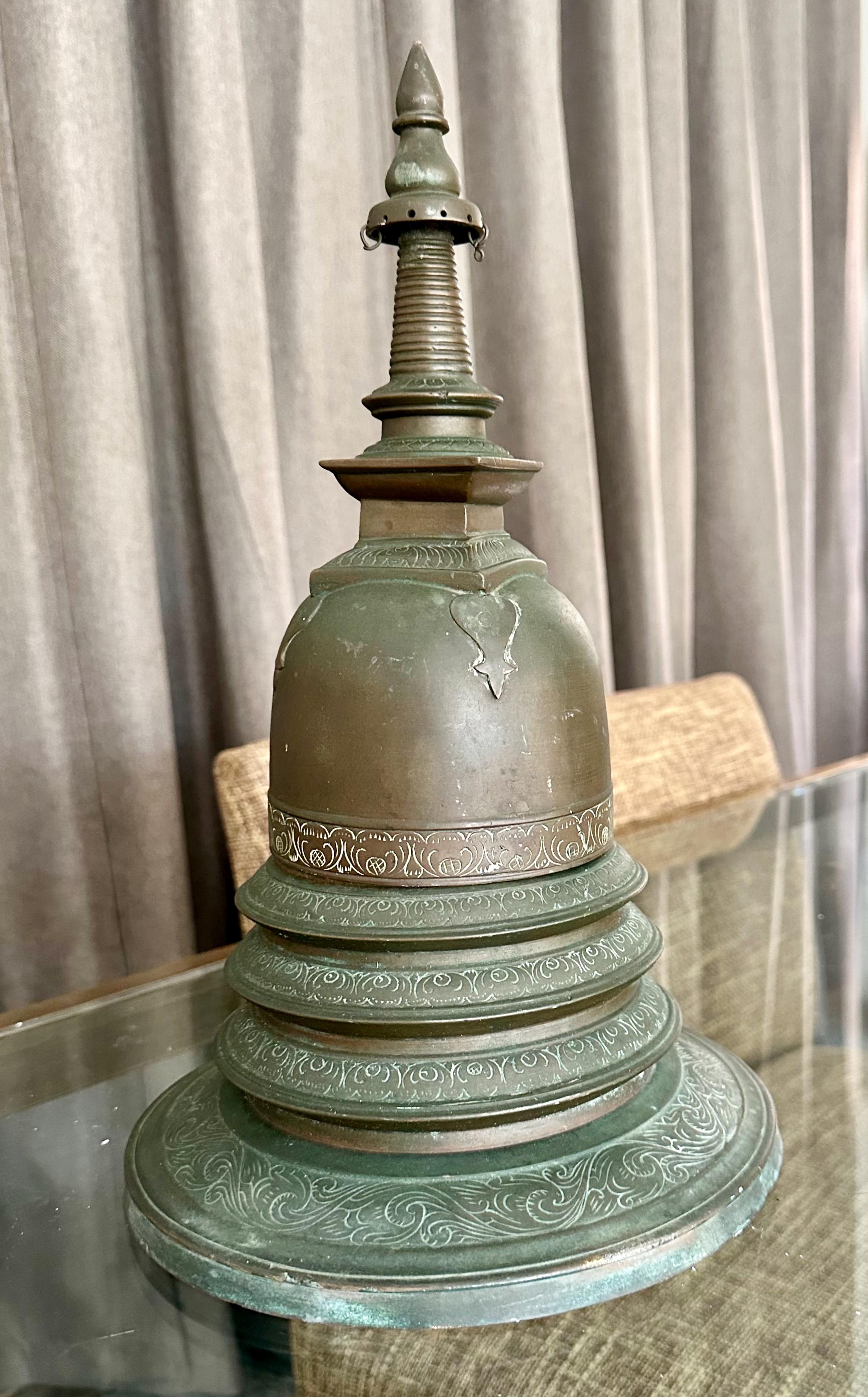Große Bronzestupa Sri Lanka, 18./19. Jahrhundert im Angebot 15