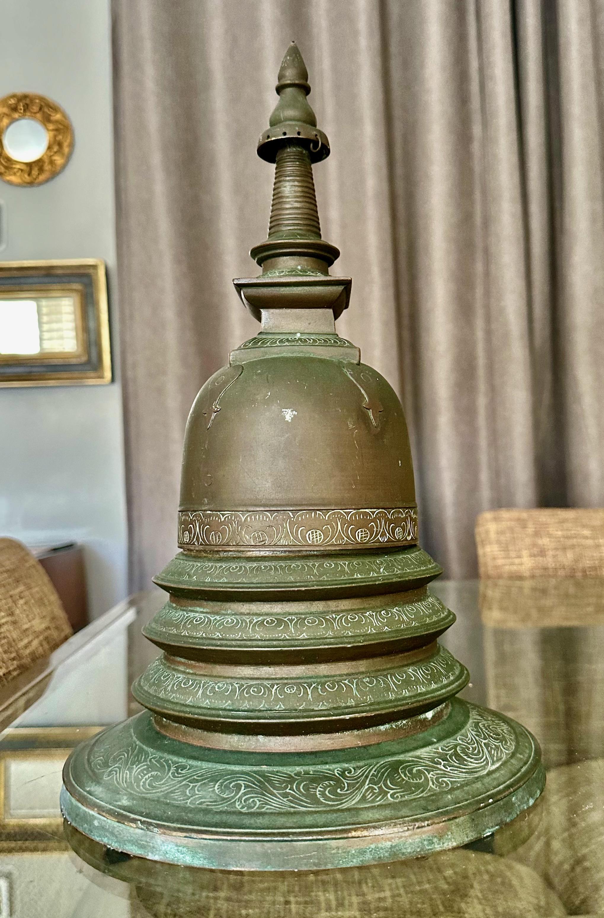 Große Bronzestupa Sri Lanka, 18./19. Jahrhundert (Sri-lankisch) im Angebot